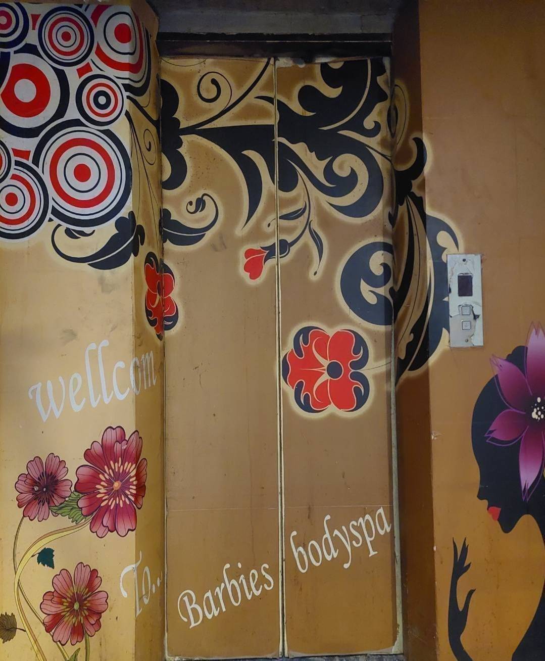 ให้เช่า /Rent อาคารพาณิชย์ 4คูหา 5 ชั้นพร้อมใบอนุญาต สถานบันเทิง ตึสี่ ทำเลดี ย่านสุขุมวิท บางนา