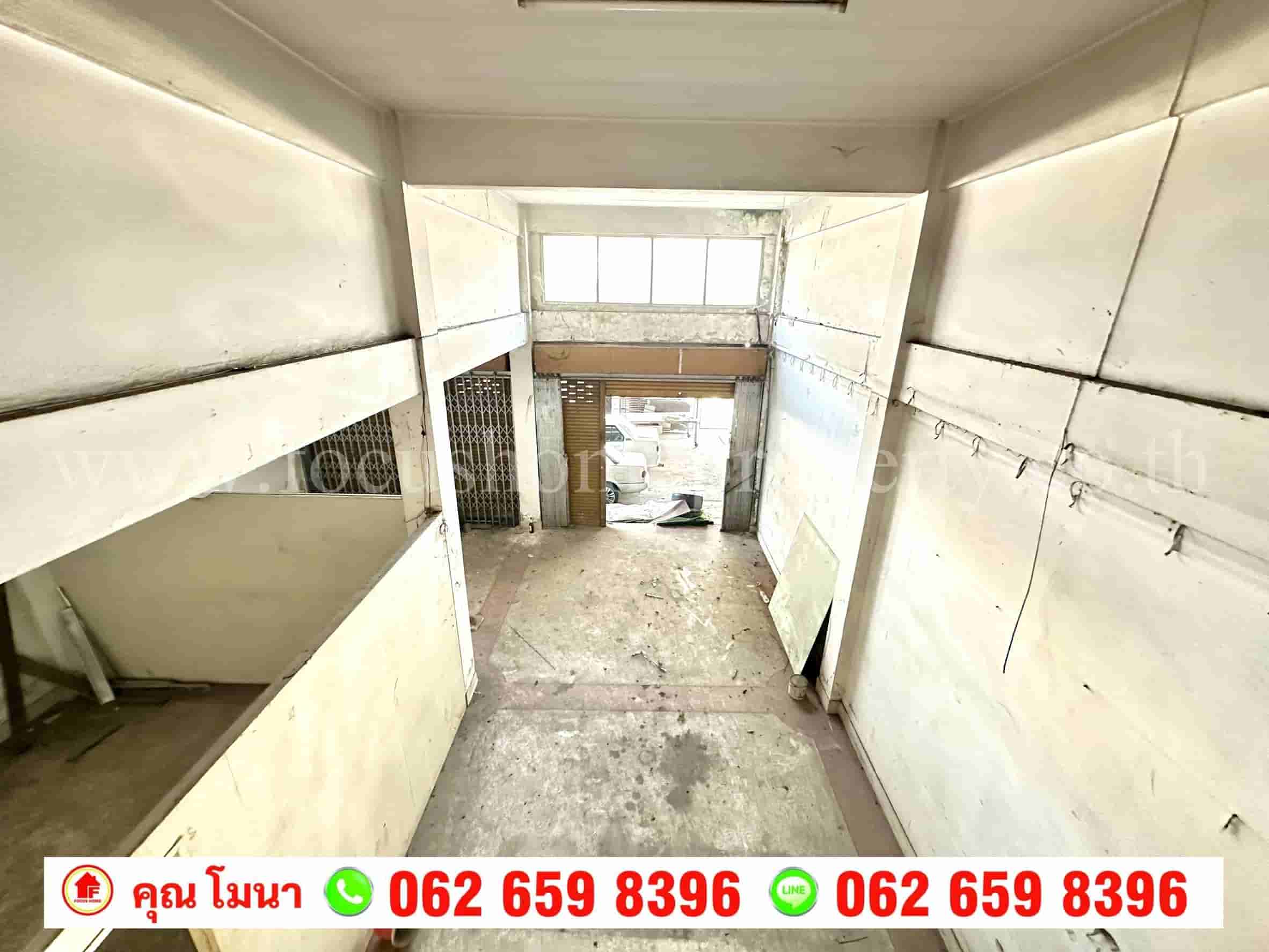 ขาย อาคารพาณิชย์ 3 คูหา ติดถนนรัตนาธิเบศร์