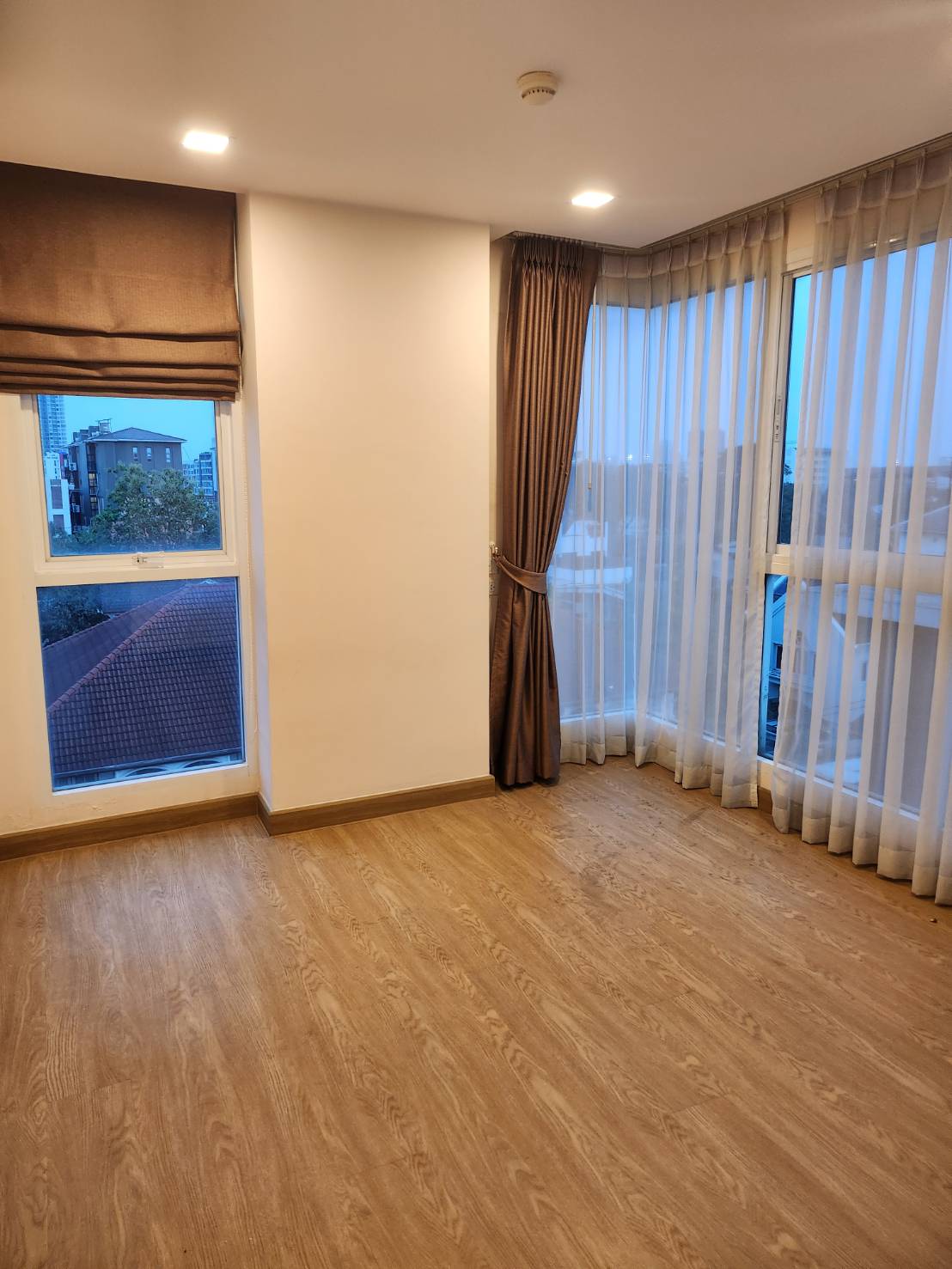 ด่วนที่สุด! เจ้าของอยากขาย!! ราคาถูก คอนโด  The Light New York Low-Rise เงียบสงบ วัสดุดี ฟรี Shuttle Bus เหมาะอยู่อาศัยหรือลงทุน จังหวัดกรุงเทพมหานคร