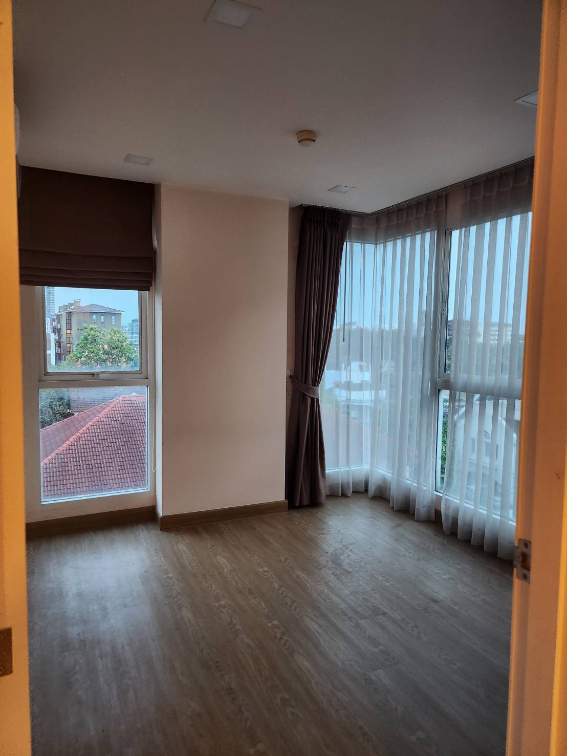 ด่วนที่สุด! เจ้าของอยากขาย!! ราคาถูก คอนโด  The Light New York Low-Rise เงียบสงบ วัสดุดี ฟรี Shuttle Bus เหมาะอยู่อาศัยหรือลงทุน จังหวัดกรุงเทพมหานคร