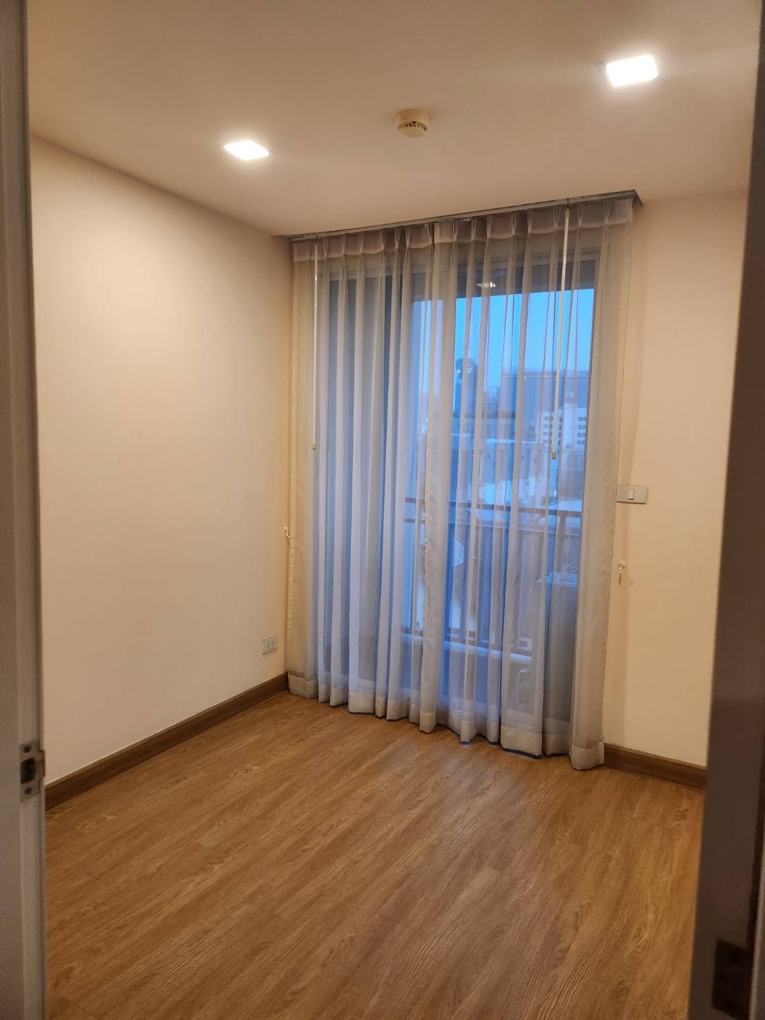 ด่วนที่สุด! เจ้าของอยากขาย!! ราคาถูก คอนโด  The Light New York Low-Rise เงียบสงบ วัสดุดี ฟรี Shuttle Bus เหมาะอยู่อาศัยหรือลงทุน จังหวัดกรุงเทพมหานคร