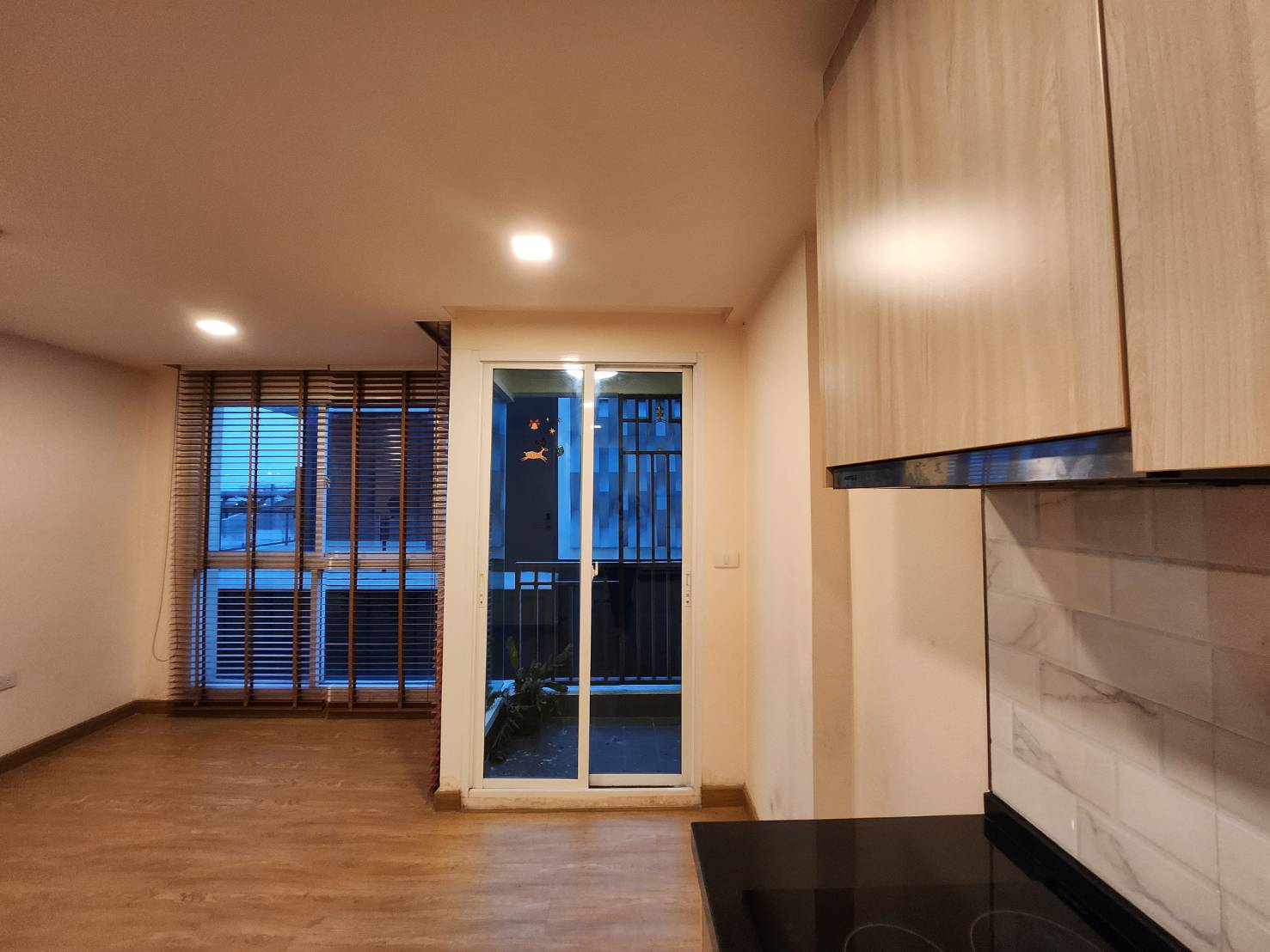 ด่วนที่สุด! เจ้าของอยากขาย!! ราคาถูก คอนโด  The Light New York Low-Rise เงียบสงบ วัสดุดี ฟรี Shuttle Bus เหมาะอยู่อาศัยหรือลงทุน จังหวัดกรุงเทพมหานคร