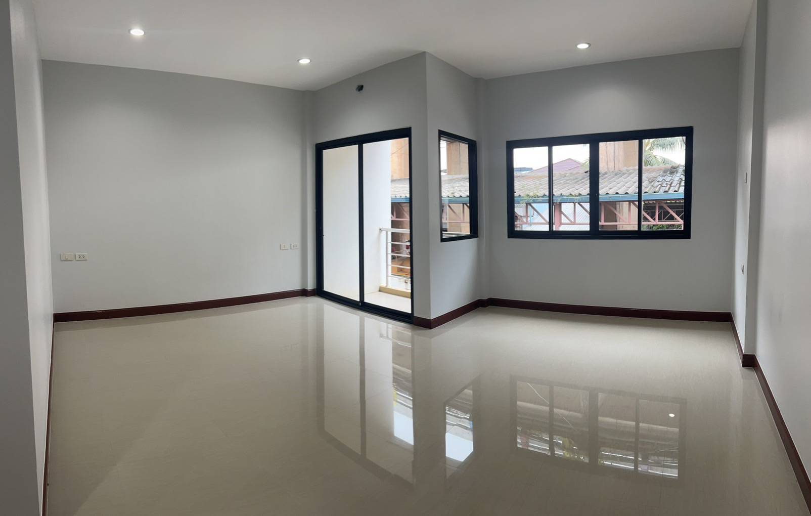 ขายอาคารพาณิชย์  ทำเลทอง  ตำบลหาดใหญ่ อำเภอหาดใหญ่ จังหวัดสงขลา