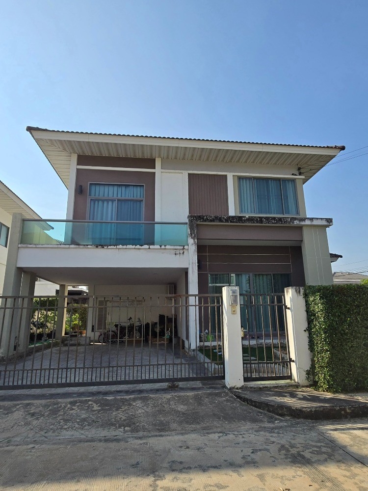ขายบ้านสวย ทำเลทอง ใกล้โรบินสันลาดกระบัง เดินทางสะดวก ใกล้สนามบินสุวรรณภูมิและทางด่วน