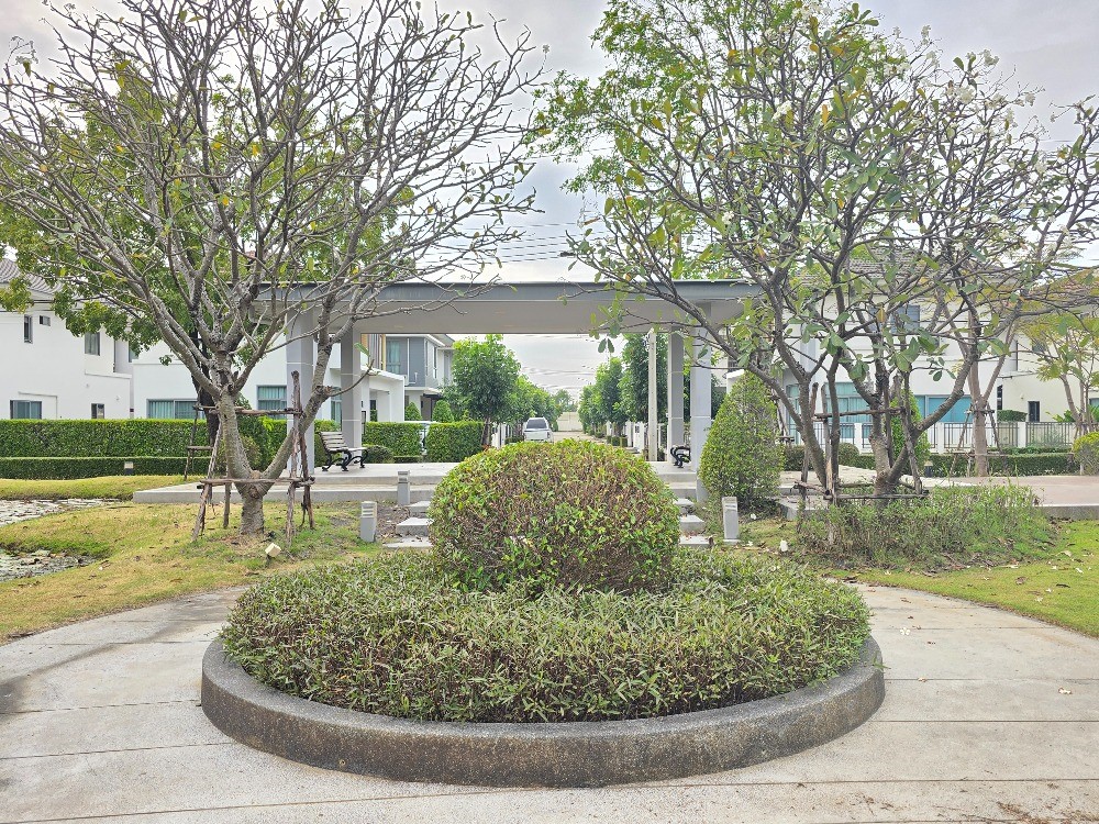 ขายบ้านสวย ทำเลทอง ใกล้โรบินสันลาดกระบัง เดินทางสะดวก ใกล้สนามบินสุวรรณภูมิและทางด่วน