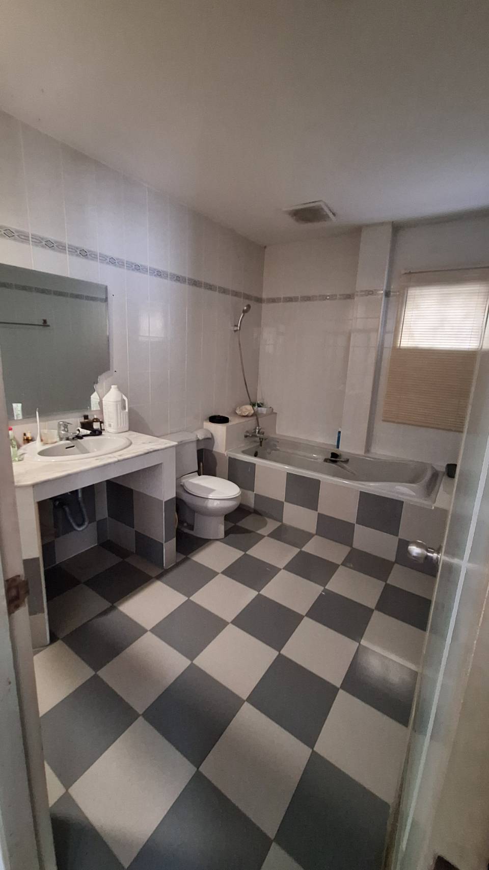 ขายบ้านเดี่ยว 3 ชั้นทำเลดี ใกล้สถานีรถไฟฟ้า BTS เขตจตุจักร กรุงเทพมหานคร 