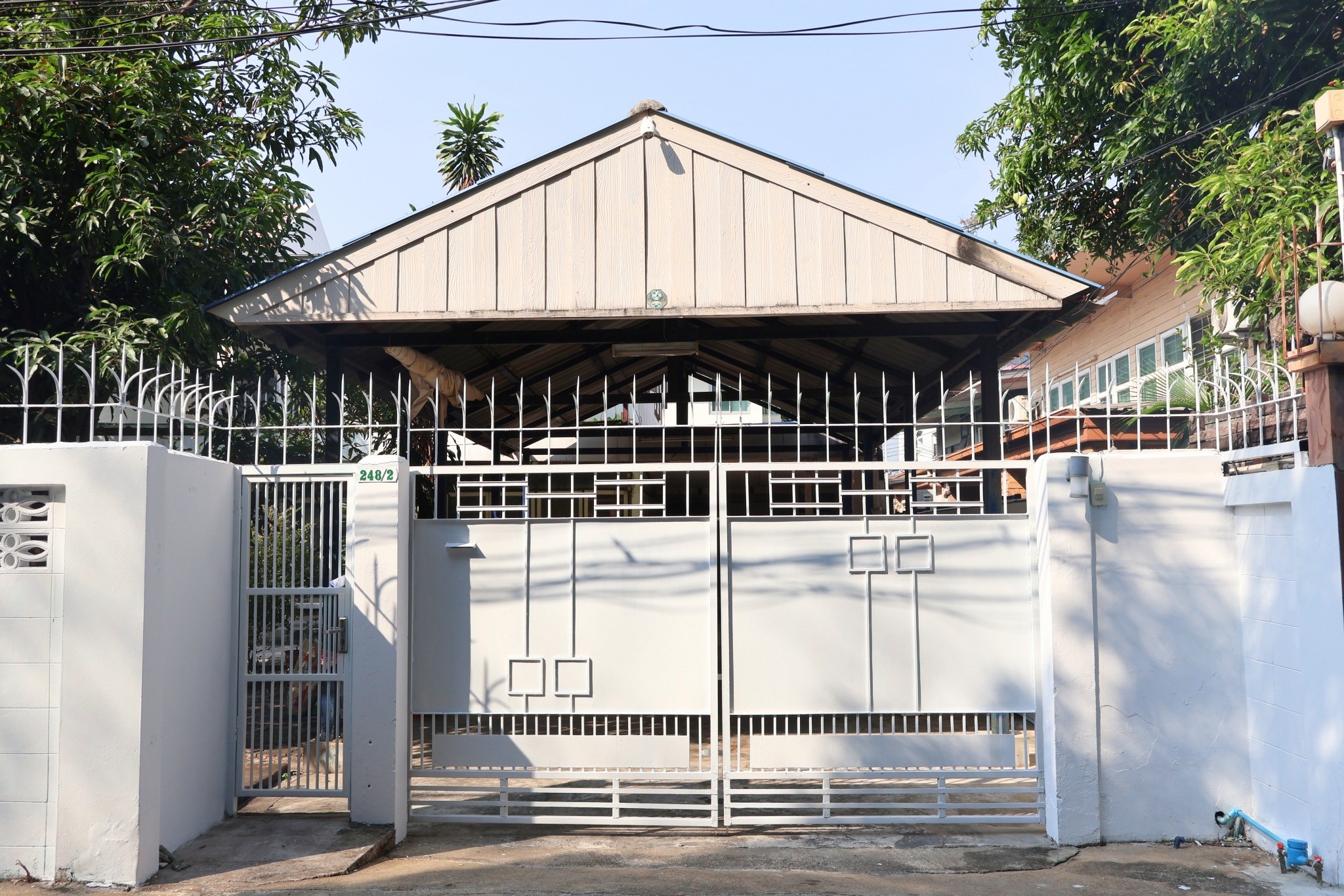 ขายด่วน ที่ดินพร้อมบ้าน 2ชั้น ทำเลดี ใจกลางเมือง ต้นซอยลาดพร้าว12 ใกล้รถไฟฟ้า 3 สาย