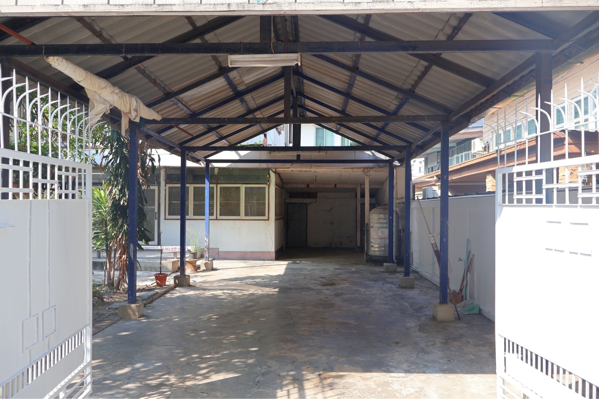 ขายด่วน ที่ดินพร้อมบ้าน 2ชั้น ทำเลดี ใจกลางเมือง ต้นซอยลาดพร้าว12 ใกล้รถไฟฟ้า 3 สาย