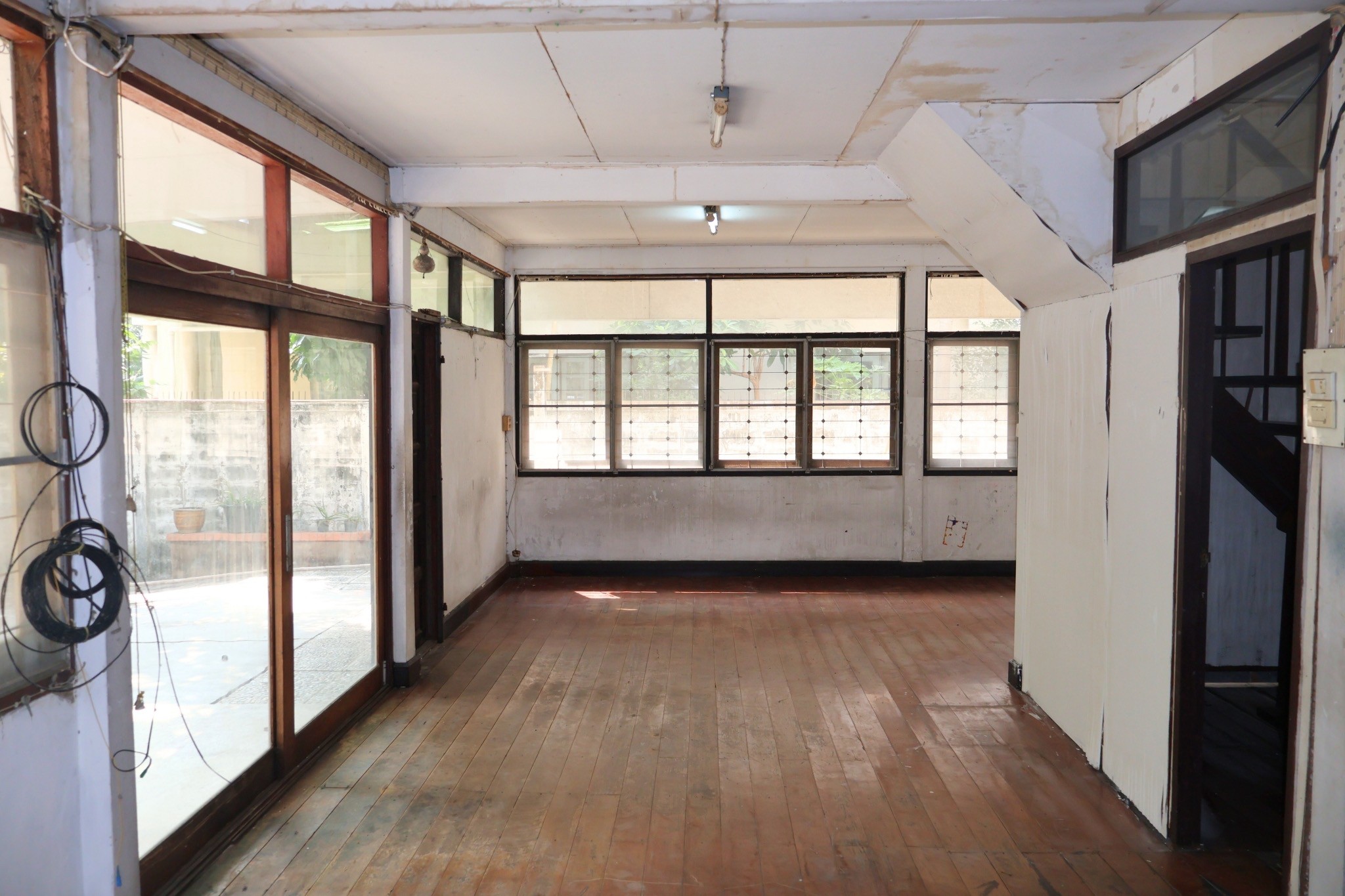 ขายด่วน ที่ดินพร้อมบ้าน 2ชั้น ทำเลดี ใจกลางเมือง ต้นซอยลาดพร้าว12 ใกล้รถไฟฟ้า 3 สาย