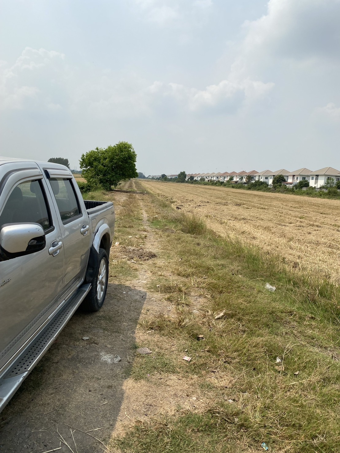 ขายที่ดินเปล่าติดถนน ทำเลทอง อำเภอลำลูกกา จังหวัดปทุมธานี