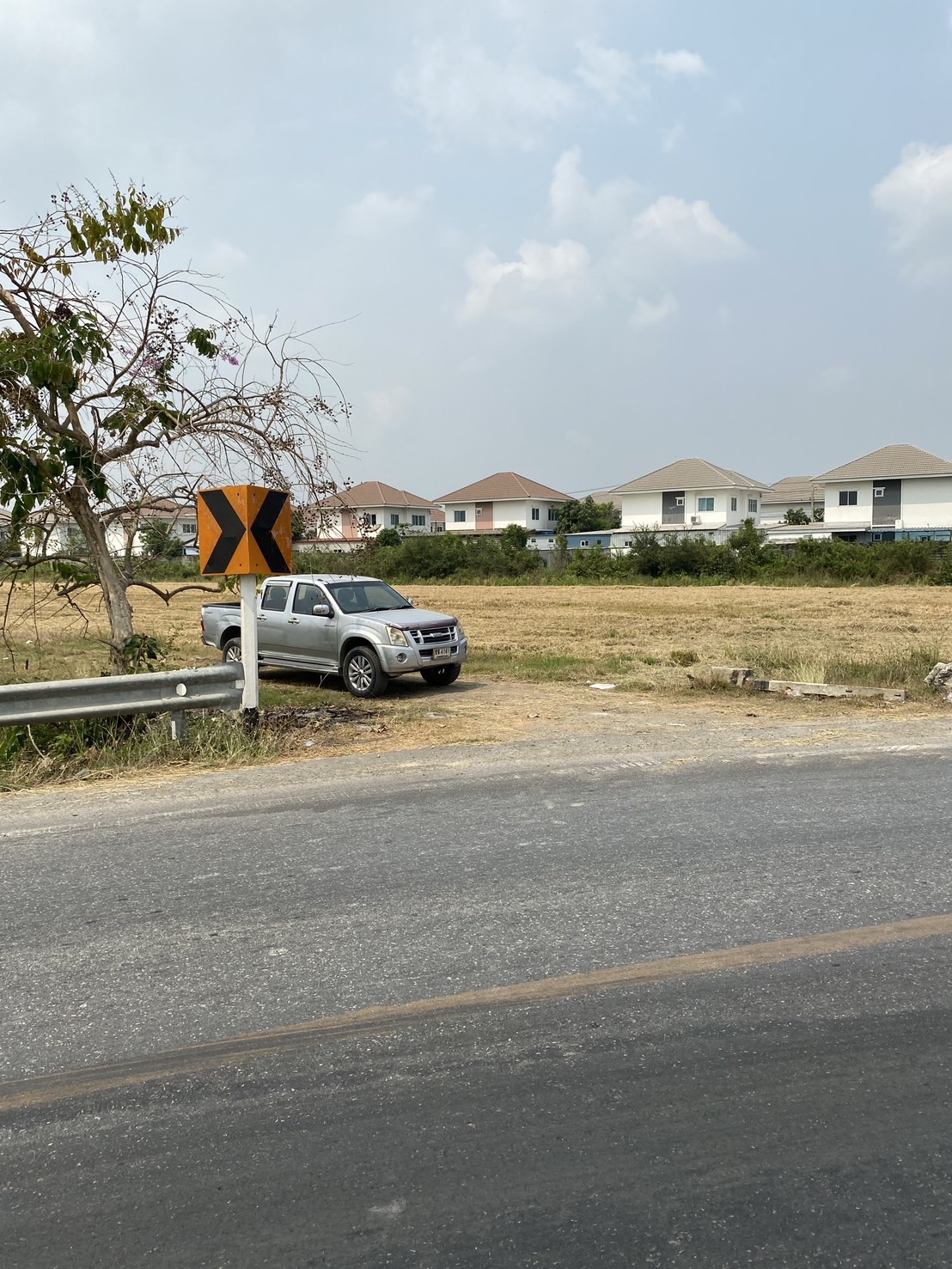 ขายที่ดินเปล่าติดถนน ทำเลทอง อำเภอลำลูกกา จังหวัดปทุมธานี