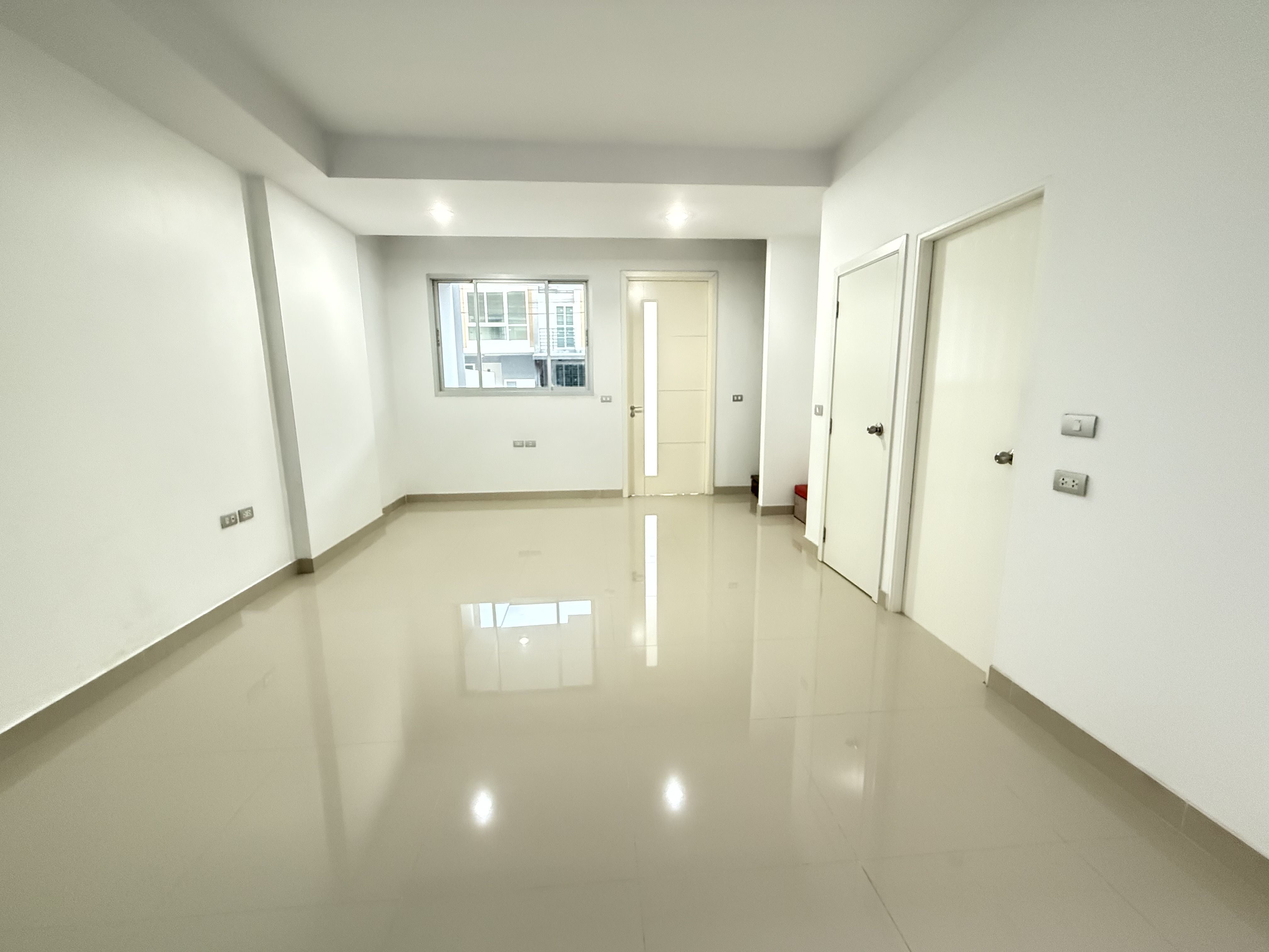 ขายบ้านใหม่ไม่เคยเข้าอยู่ ราคาถูก มบ. Novaart ประชาอุทิศ 131