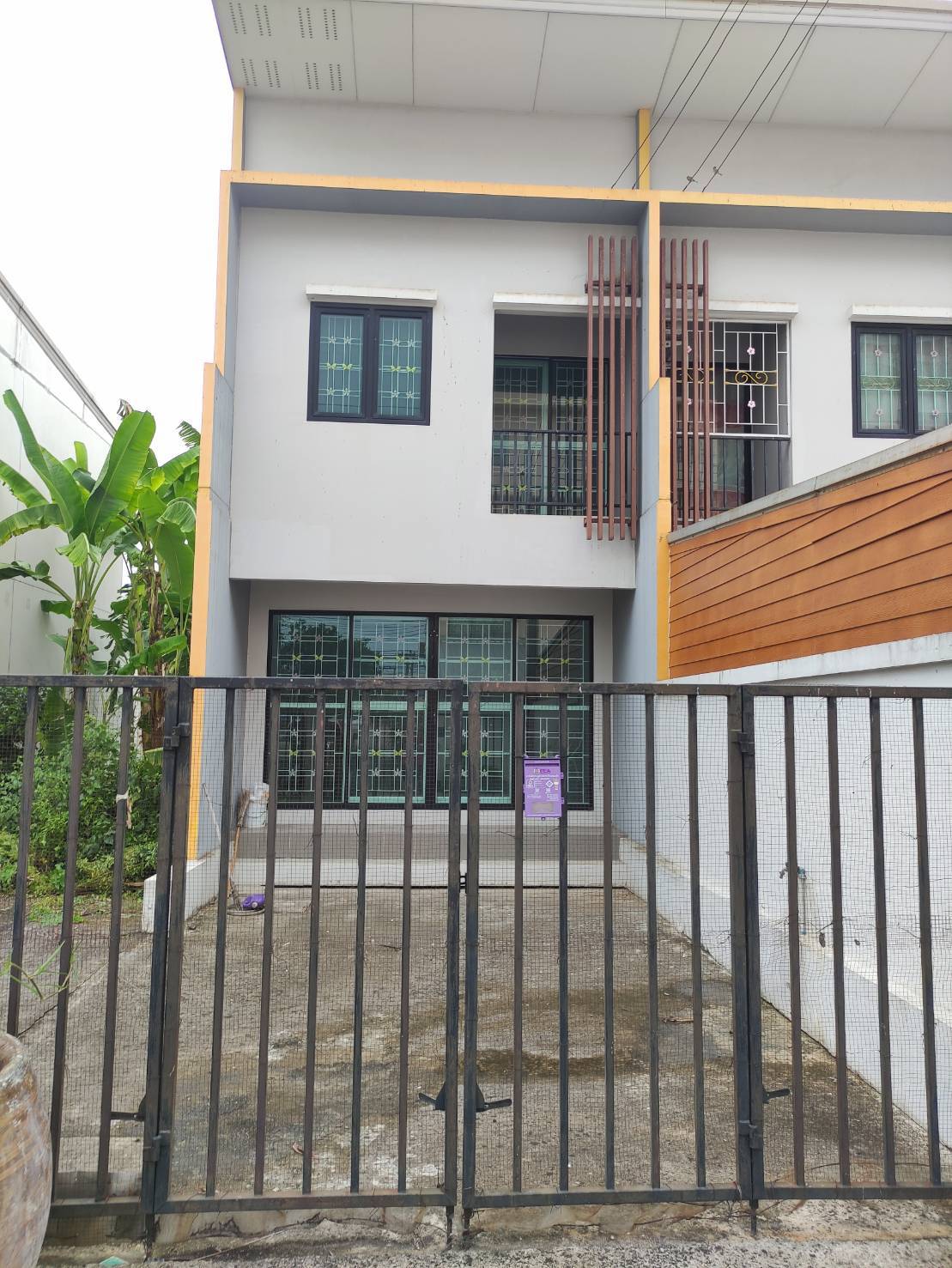 ขายทาวน์เฮาส์ 2 ชั้น ทำเลดี  อำเภอเมือง  จังหวัดฉะเชิงเทรา  ราคา 2350000