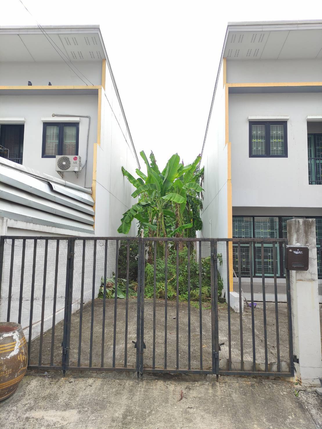 ขายทาวน์เฮาส์ 2 ชั้น ทำเลดี  อำเภอเมือง  จังหวัดฉะเชิงเทรา  ราคา 2350000