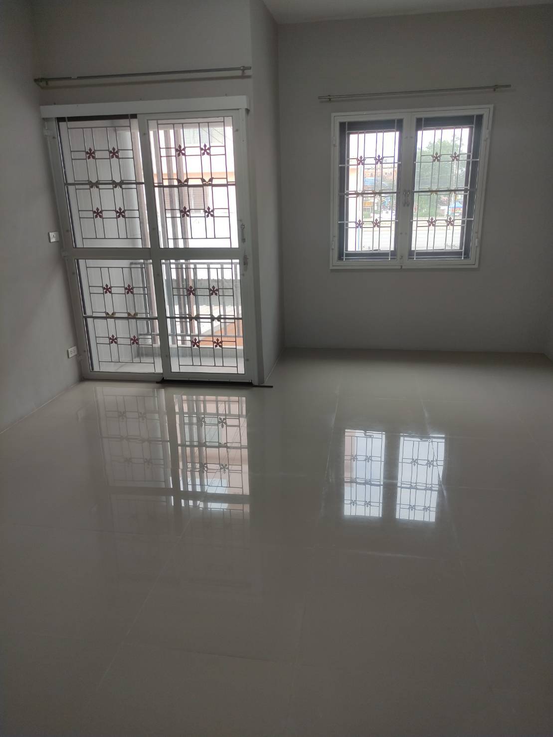 ขายทาวน์เฮาส์ 2 ชั้น ทำเลดี  อำเภอเมือง  จังหวัดฉะเชิงเทรา  ราคา 2350000