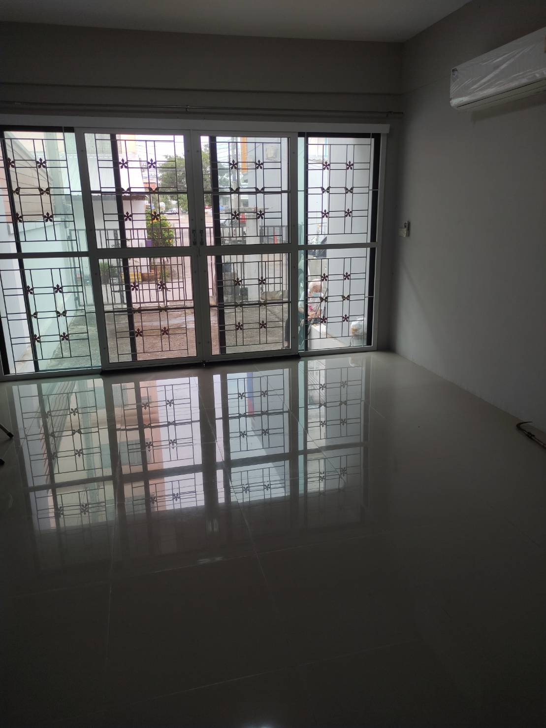 ขายทาวน์เฮาส์ 2 ชั้น ทำเลดี  อำเภอเมือง  จังหวัดฉะเชิงเทรา  ราคา 2350000