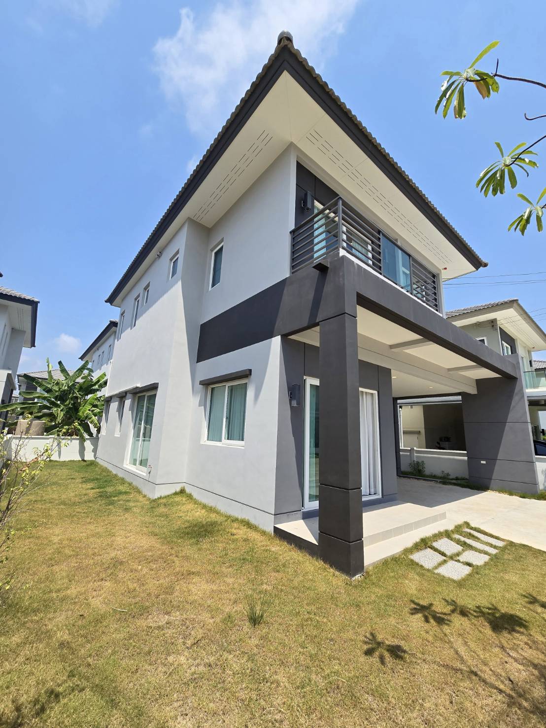 ด่วน บ้าน 4 นอน 4 น้ำ ขายต่ำกว่าตลาด 8 แสน!  ฟรีโอน  ฟรีจดจำนอง  ขายต่ำกว่าประเมินธ.