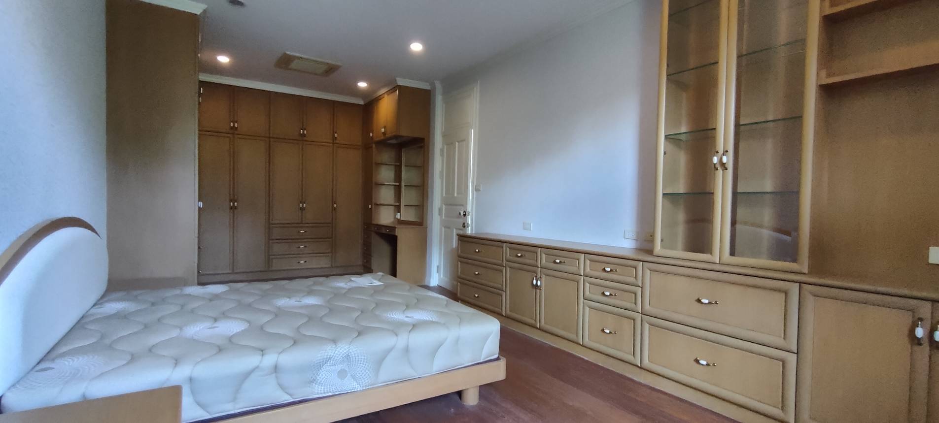 ขายบ้านเดี่ยว2ชั้น ทำเลดี อยู่ใจกลางเมือง ใกล้เซ็นทรัลพระราม 9  ใกล้รถไฟฟ้า เขตดินแดง จังหวัดกรุงเทพมหานคร 