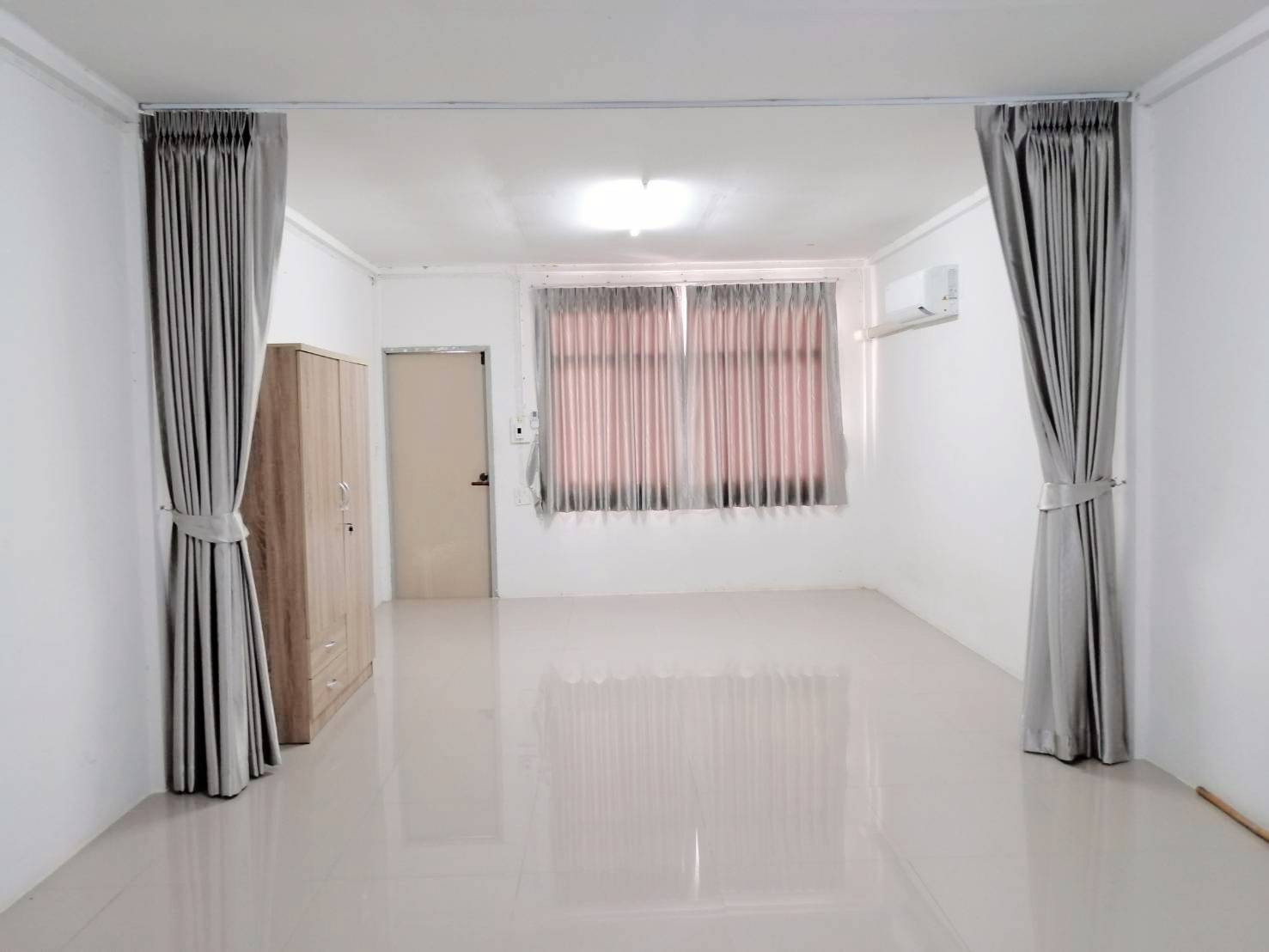 ให้เช่าอาคารพาณิชย์ 3 ชั้น ทำเลทอง ติดถนน4เลน  เขตจอมทอง จังหวัดกรุงเทพมหานคร