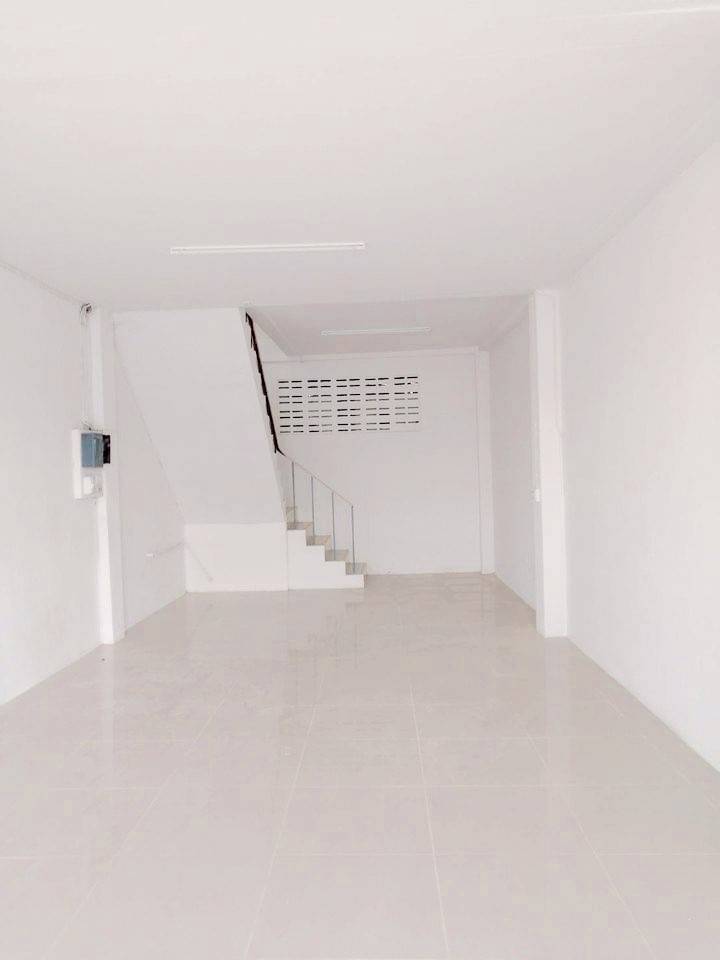 ให้เช่าอาคารพาณิชย์ 3 ชั้น ทำเลทอง ติดถนน4เลน  เขตจอมทอง จังหวัดกรุงเทพมหานคร