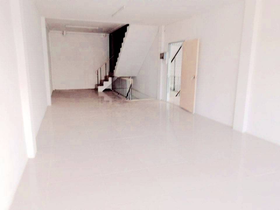 ให้เช่าอาคารพาณิชย์ 3 ชั้น ทำเลทอง ติดถนน4เลน  เขตจอมทอง จังหวัดกรุงเทพมหานคร