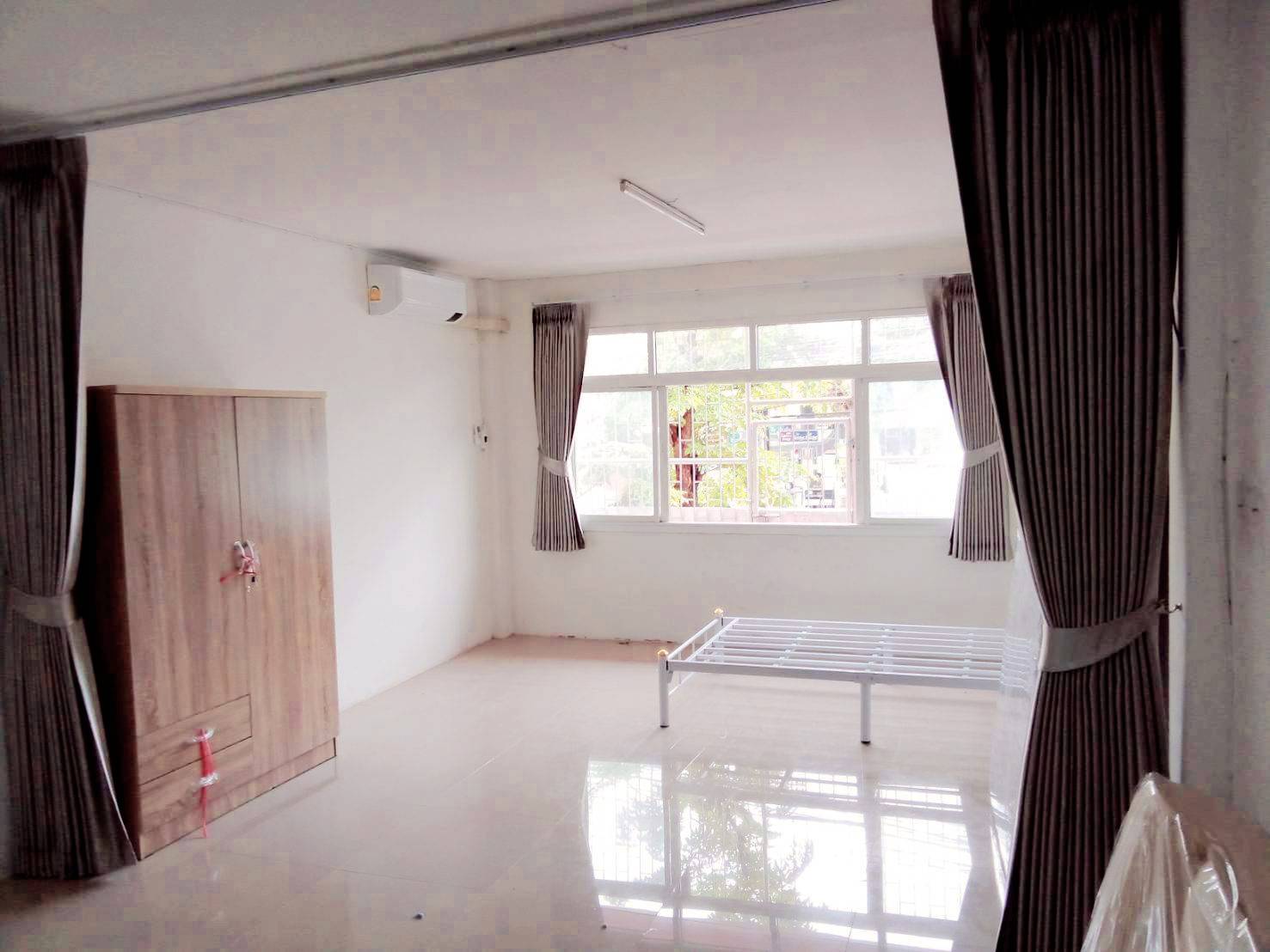 ให้เช่าอาคารพาณิชย์ 3 ชั้น ทำเลทอง ติดถนน4เลน  เขตจอมทอง จังหวัดกรุงเทพมหานคร