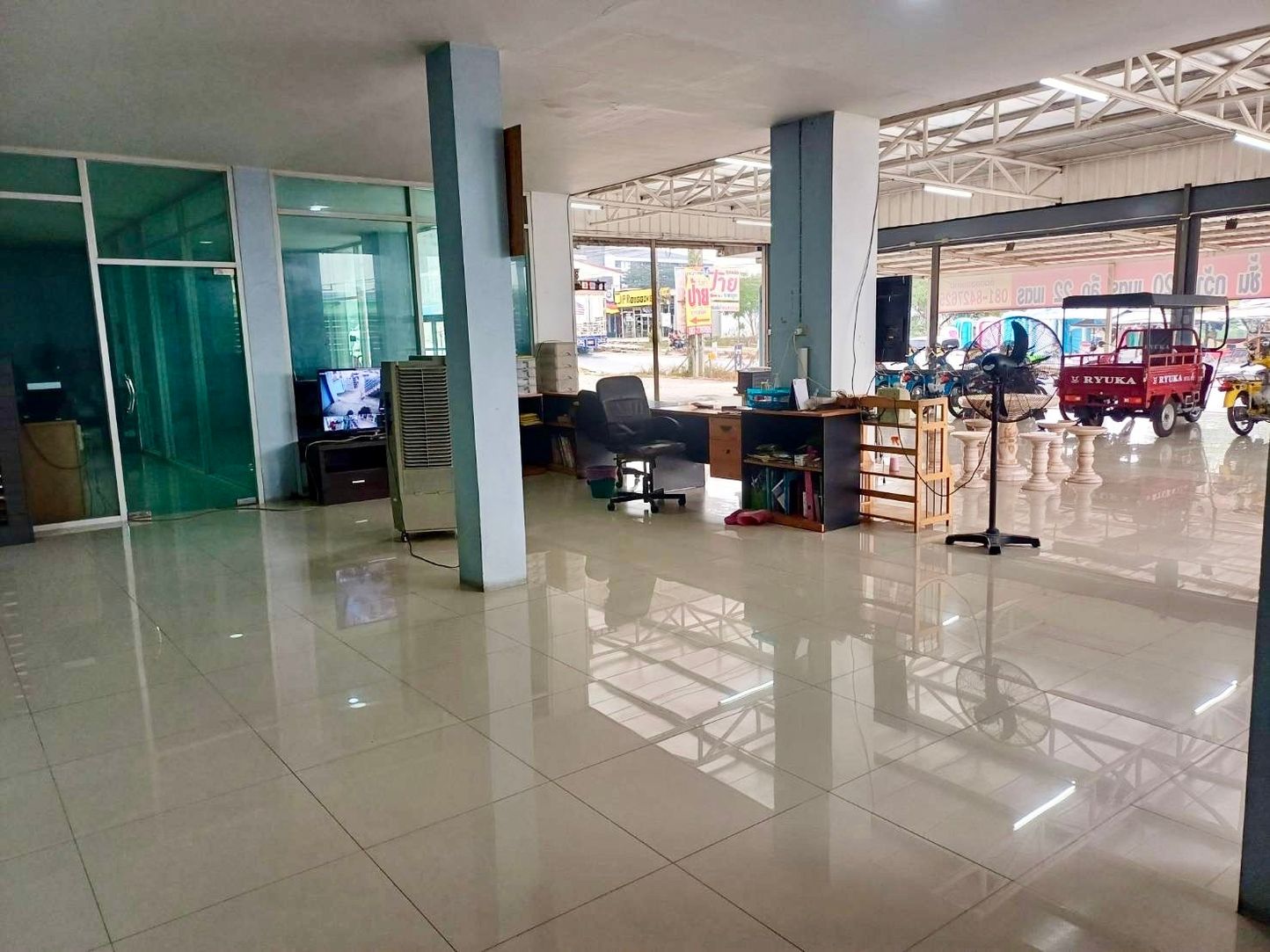 ขายอาคารพาณิชย์ 5 คูหา 3 ชั้น ทำเลดี ติดถนนใหญ่ อำเภอปลวกแดง จังหวัดระยอง