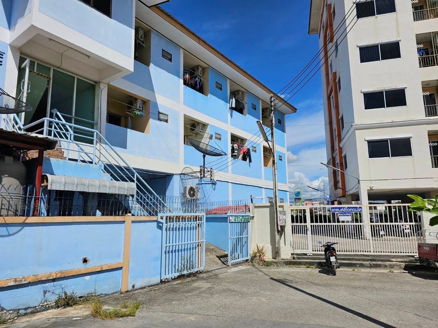 ขายอาคารพาณิชย์ 5 คูหา 3 ชั้น ทำเลดี ติดถนนใหญ่ อำเภอปลวกแดง จังหวัดระยอง