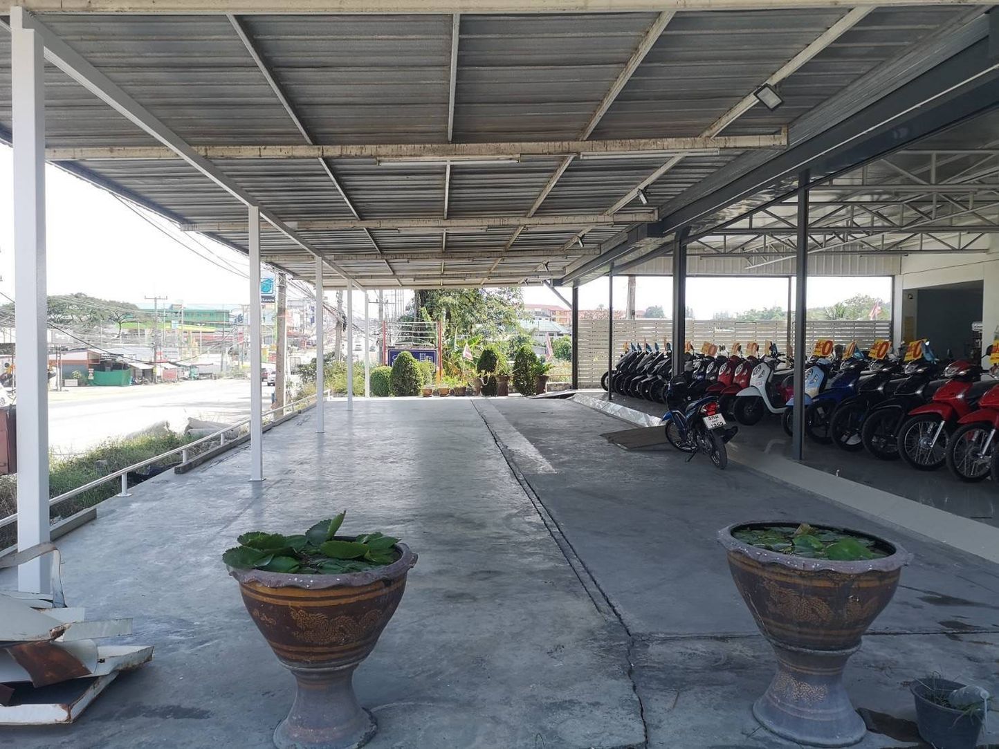 ขายอาคารพาณิชย์ 5 คูหา 3 ชั้น ทำเลดี ติดถนนใหญ่ อำเภอปลวกแดง จังหวัดระยอง