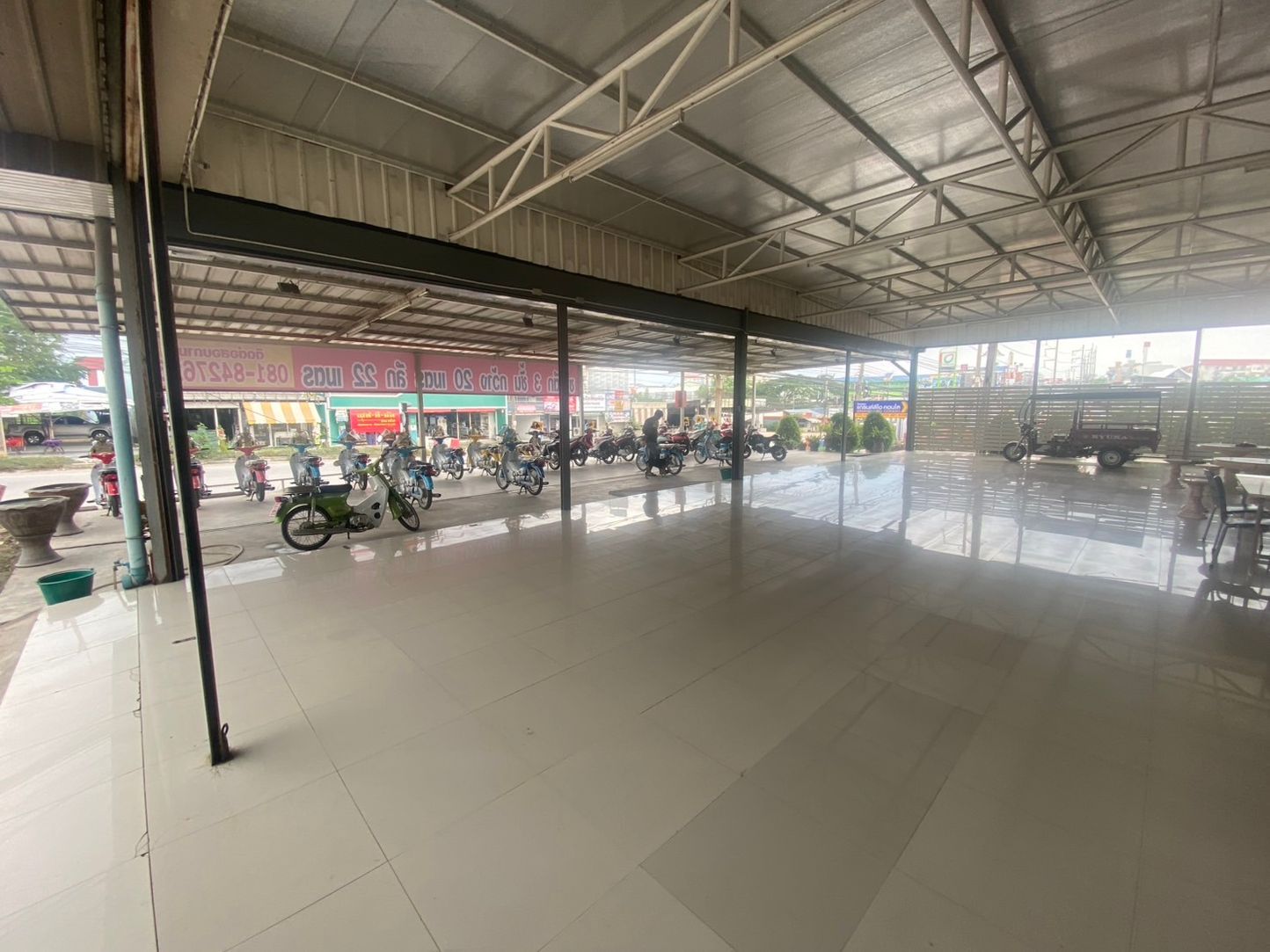 ขายอาคารพาณิชย์ 5 คูหา 3 ชั้น ทำเลดี ติดถนนใหญ่ อำเภอปลวกแดง จังหวัดระยอง