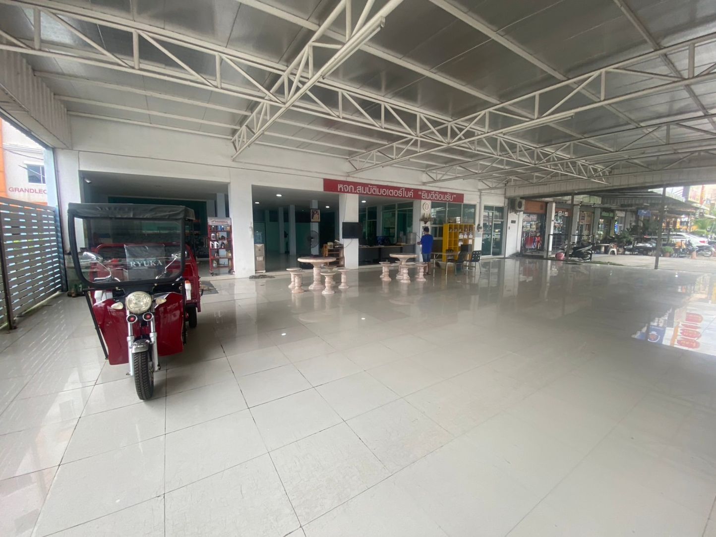 ขายอาคารพาณิชย์ 5 คูหา 3 ชั้น ทำเลดี ติดถนนใหญ่ อำเภอปลวกแดง จังหวัดระยอง