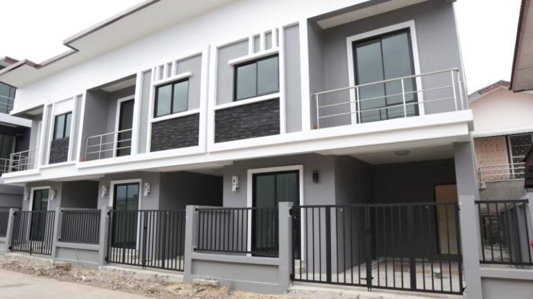 ขาย ทาวโฮมส์ 2 ชั้น พร้อมอยู่ ย่านหนองแขม-สายสี่ 3 ห้องนอน 2 ห้องน้ำ  บ้านหน้ากว้าง 6 เมตร