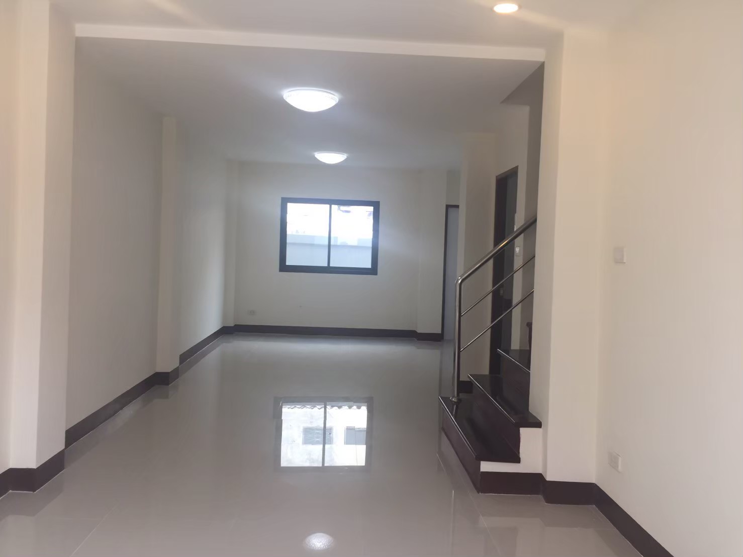 ขาย ทาวโฮมส์ 2 ชั้น พร้อมอยู่ ย่านหนองแขม-สายสี่ 3 ห้องนอน 2 ห้องน้ำ  บ้านหน้ากว้าง 6 เมตร