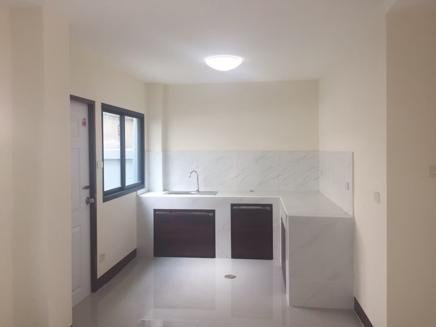 ขาย ทาวโฮมส์ 2 ชั้น พร้อมอยู่ ย่านหนองแขม-สายสี่ 3 ห้องนอน 2 ห้องน้ำ  บ้านหน้ากว้าง 6 เมตร