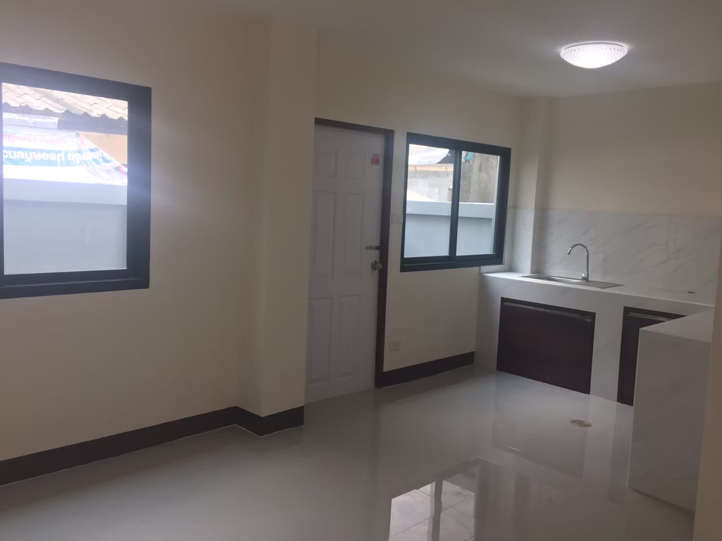 ขาย ทาวโฮมส์ 2 ชั้น พร้อมอยู่ ย่านหนองแขม-สายสี่ 3 ห้องนอน 2 ห้องน้ำ  บ้านหน้ากว้าง 6 เมตร