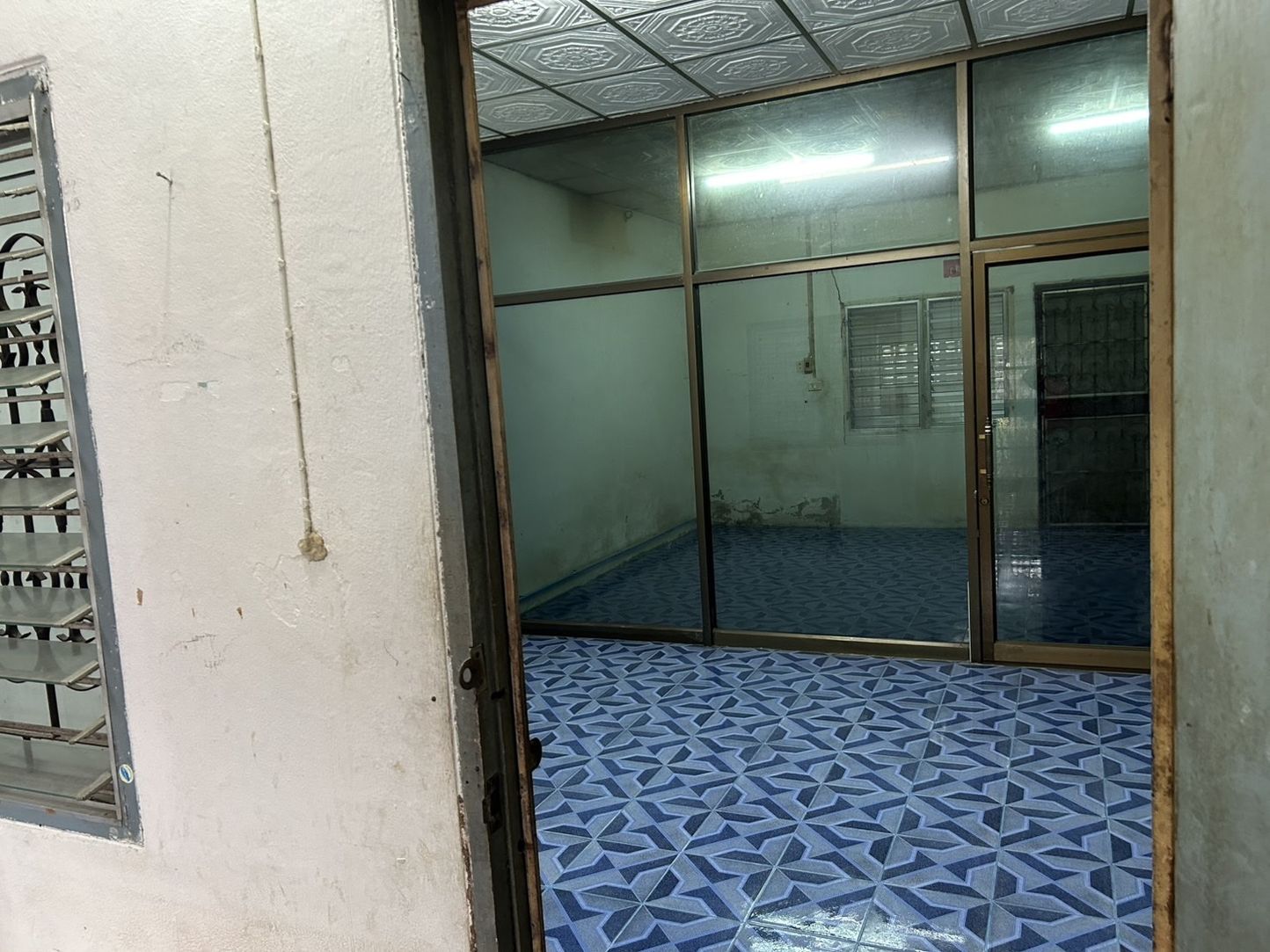 ขายที่ดินพร้อมสิ่งปลูกสร้าง หมู่บ้านการเคหะแห่งชาติ ถนนพัฒนาการคูขวาง จังหวัดนครศรีธรรมราช