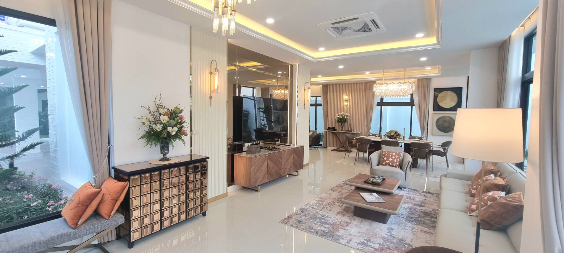 ขาย/เช่าคฤหาสน์หรู ขนาด 850 ตรม. พร้อมสระว่ายน้ำ ที่จอดรถ 8 คัน หมู่บ้านเพอร์เฟค มาสเตอร์พีซ สุขุมวิท 77