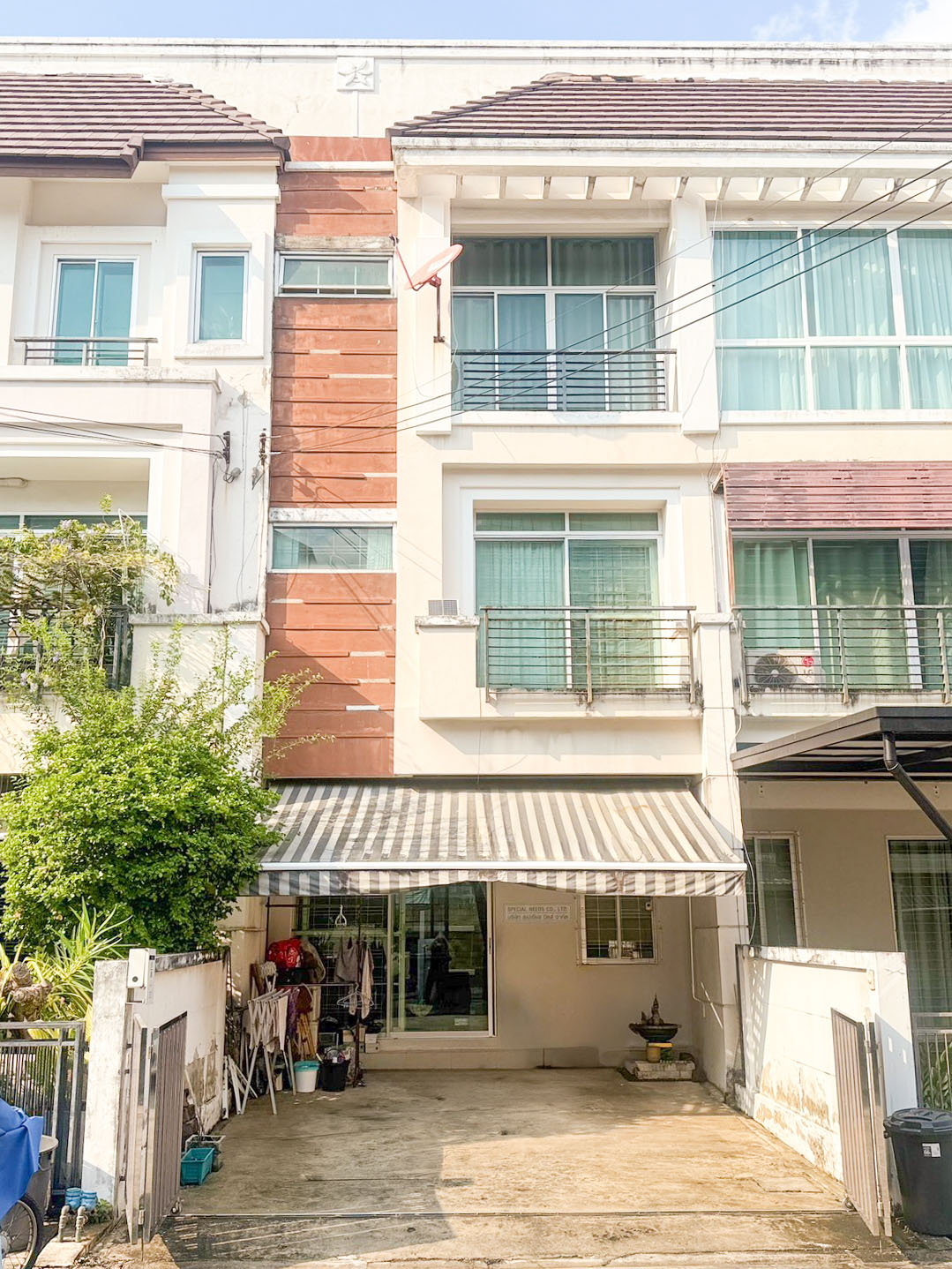 ขาย*ทาวน์เฮ้าส์ 3 ชั้น* 3 ห้องนอน พร้อมอยู่
