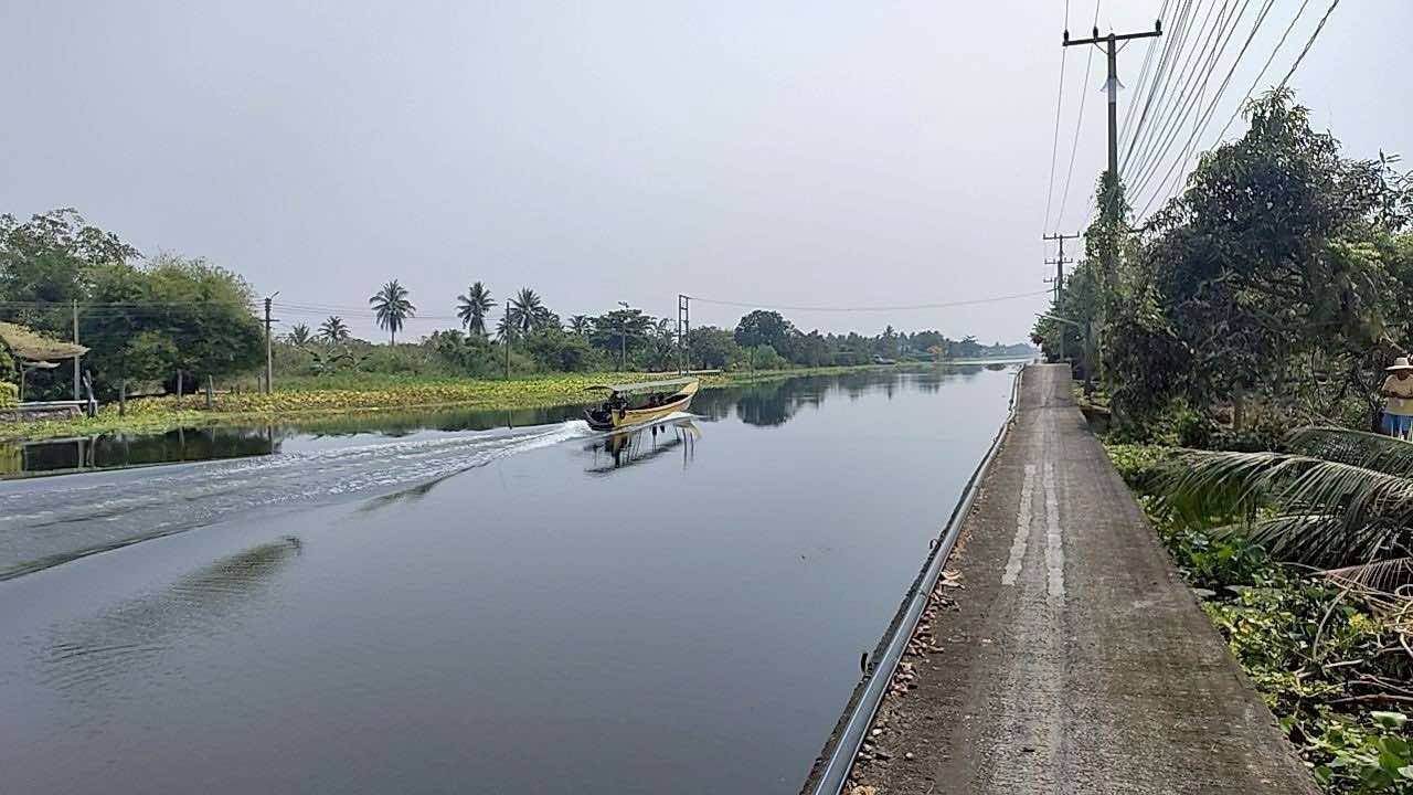 ขายด่วน !! ที่ดินเปล่าแปลงสวย ติดคลองดำเนินสะดวก (เจ้าของขายเอง)