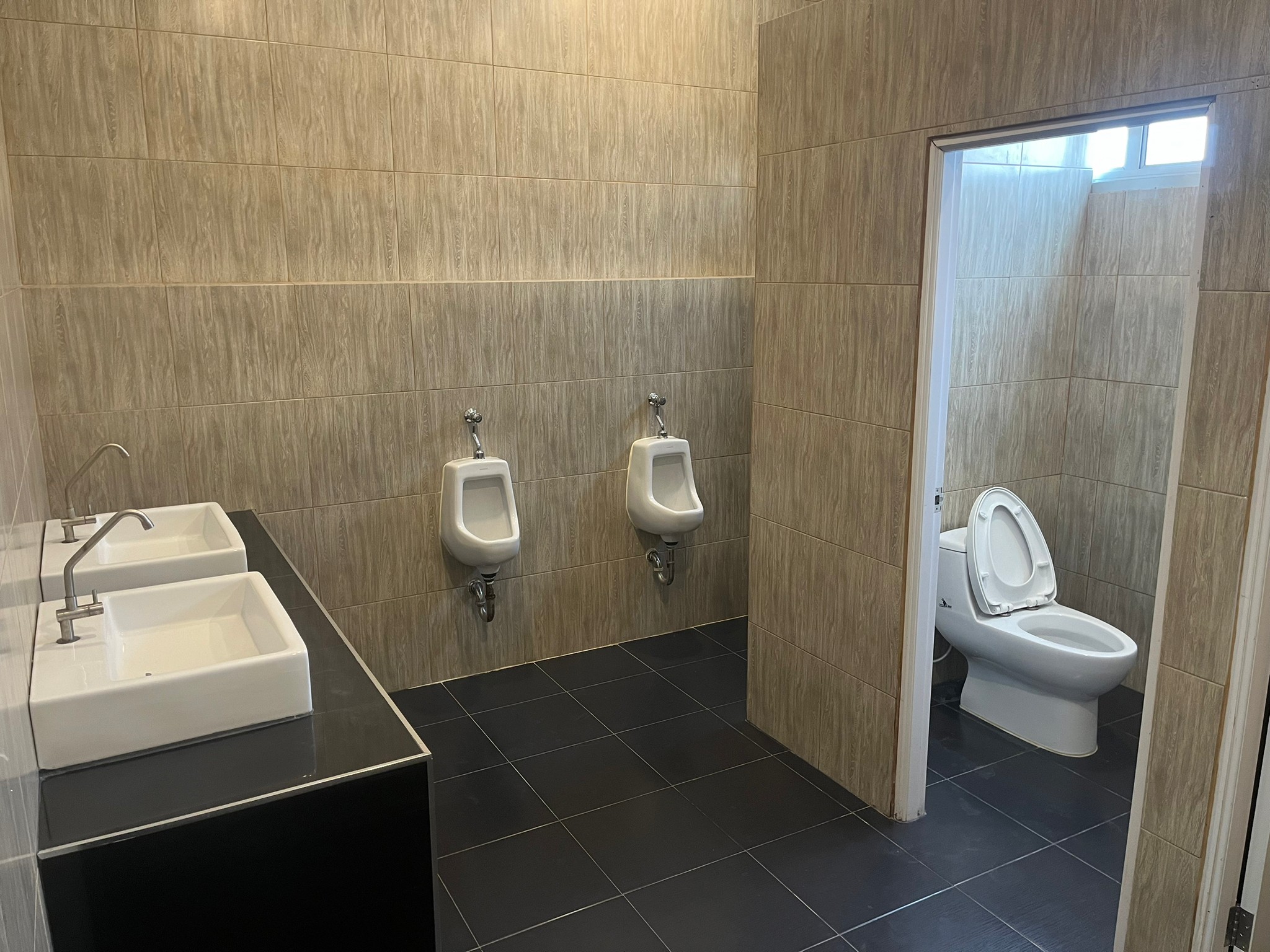 โรงงานสำเร็จรูปพร้อมสำนักงาน ถนนบางนา-ตราด กม.23