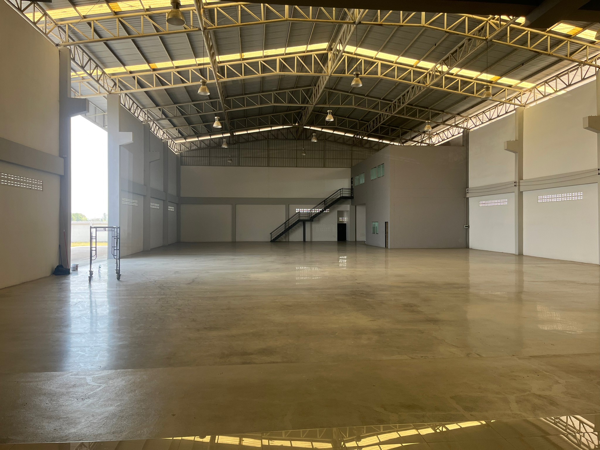 โรงงานสำเร็จรูปพร้อมสำนักงาน ถนนบางนา-ตราด กม.23