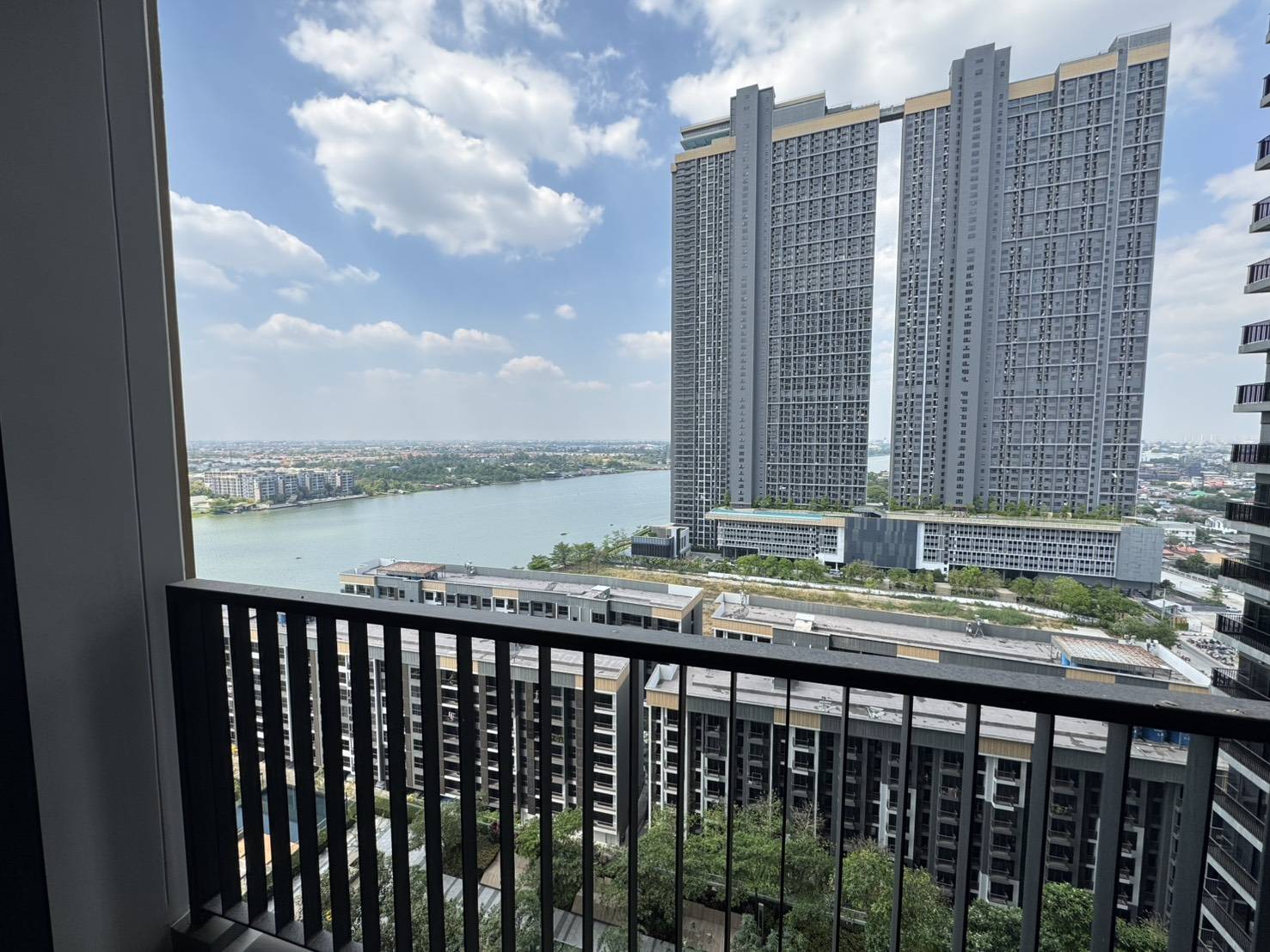 ขายคอนโด โครงการ The Politan Rive ชั้น 19 ตึก A ทิศใต้ (มองเห็นวิวแม่น้ำ)  จังหวัดนนทบุรี
