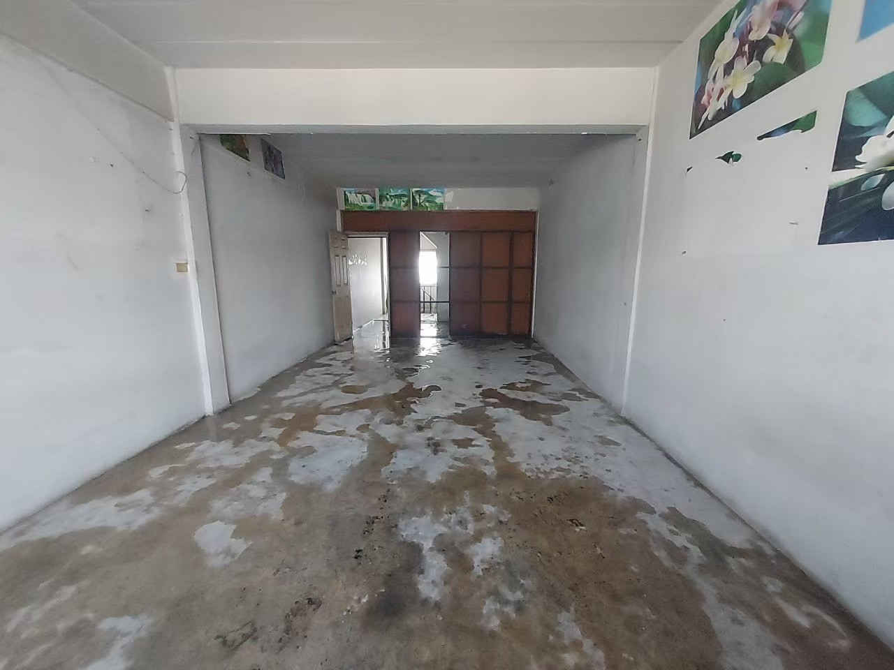 ขายตึกแถว 4 ชั้น (แนวรถไฟฟ้า) ติดถนนรัตนาธิเบศร์ บางบัวทอง จังหวัดนนทบุรี