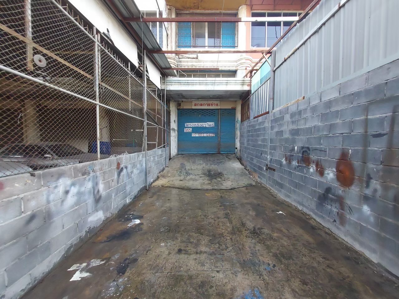 ขายตึกแถว 4 ชั้น (แนวรถไฟฟ้า) ติดถนนรัตนาธิเบศร์ บางบัวทอง จังหวัดนนทบุรี