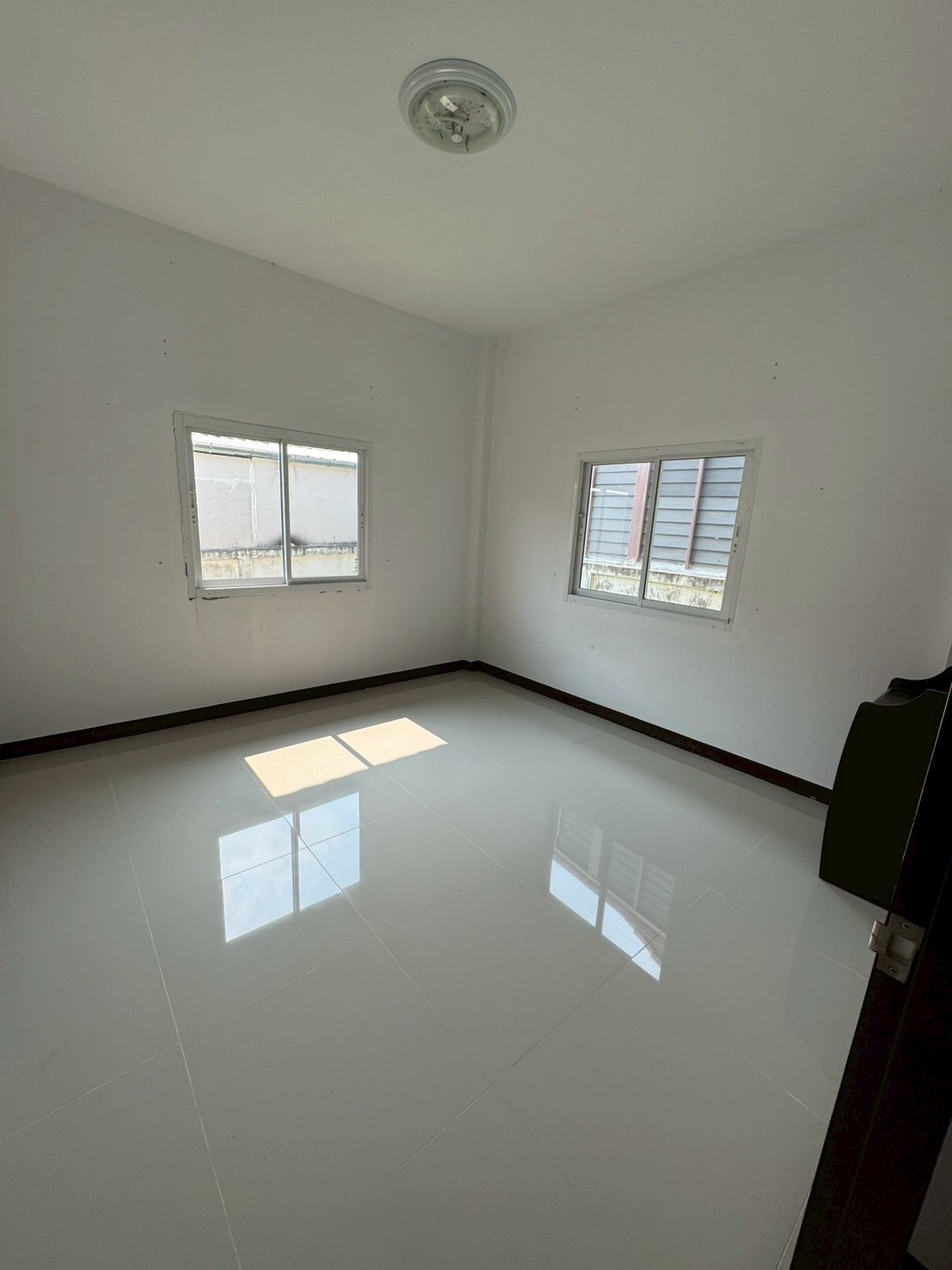 ขายบ้านเดี่ยว ชั้นเดียว หมู่บ้านรามนุช 14 บ้านฉาง ติดถนนสุขุมวิท จังหวัดระยอง