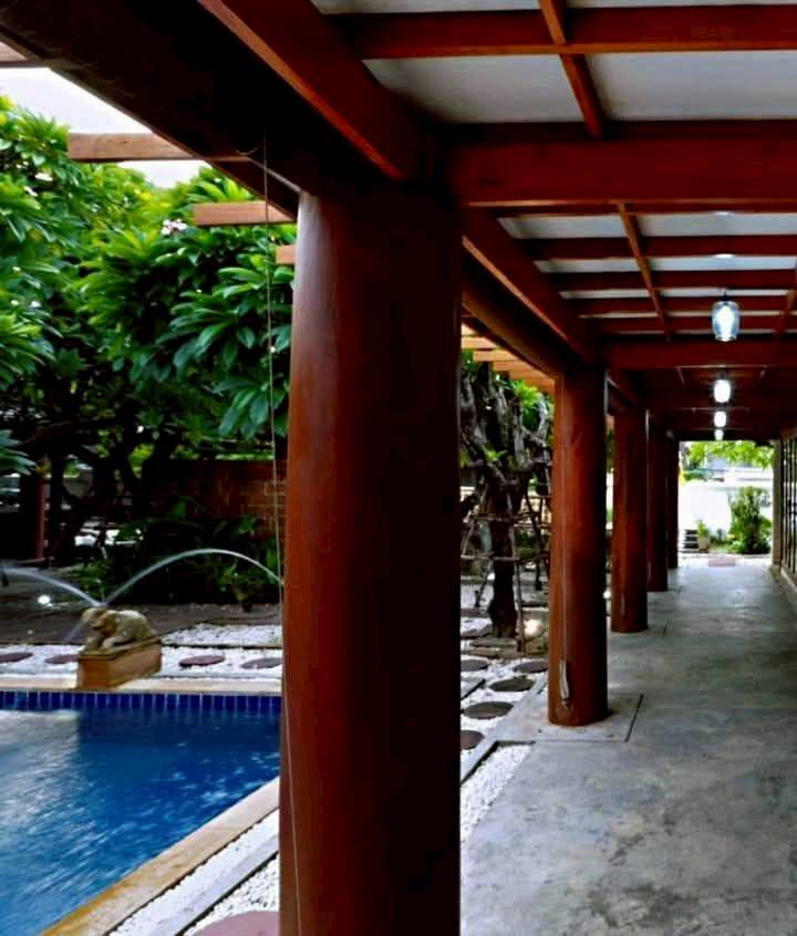 ขายบ้านหรู สไตล์บาหลี เกษตรนวมินทร์ แบ่งเป็นบ้าน 4 หลัง ในพื้นที่เดียวกันมีสระว่ายน้ำ ราคาดีทำเลดีติดต่อผึ้งรติ โทร 061-9419-639 