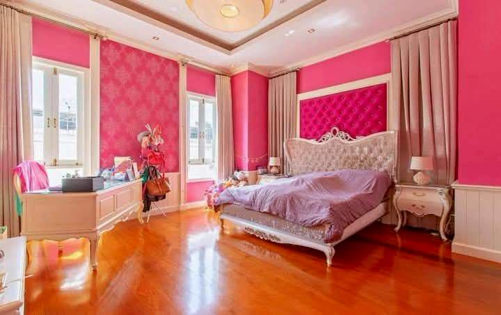 ขายบ้านหรู สไตล์บาหลี เกษตรนวมินทร์ แบ่งเป็นบ้าน 4 หลัง ในพื้นที่เดียวกันมีสระว่ายน้ำ ราคาดีทำเลดีติดต่อผึ้งรติ โทร 061-9419-639 
