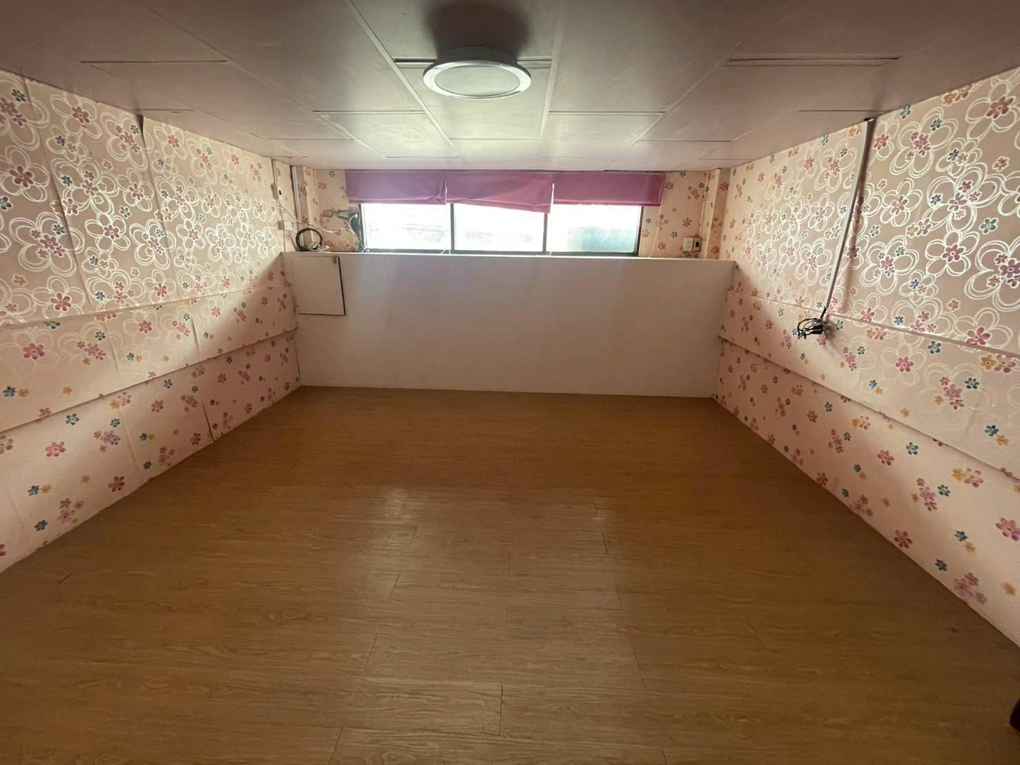 ขายอาคารพาณิชย์ 3.5 ชั้น หมู่บ้าน เสนาวิลล่า  ซอยคู้บอน27 ใกล้แยก48 ทำเลดี ค้าขาย ใกล้รถไฟฟ้าสายสีชมพู สถานีสินแพทย์-คู้บอน จังหวัดกรุงเทพมหานคร