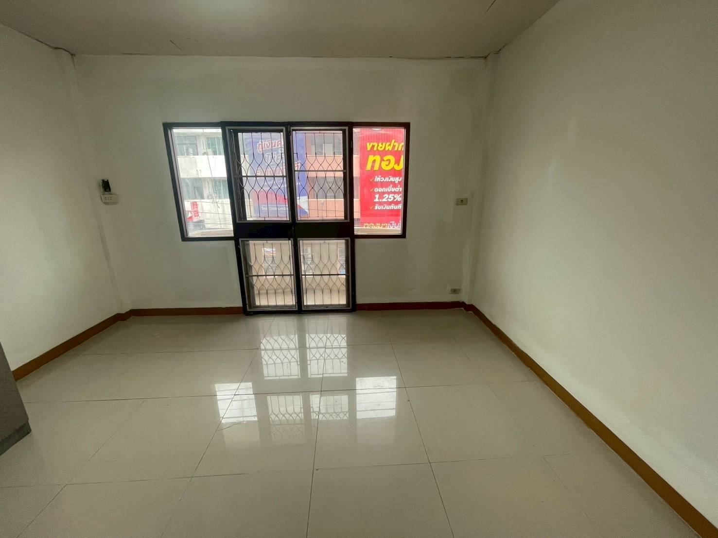 ขายอาคารพาณิชย์ 3.5 ชั้น หมู่บ้าน เสนาวิลล่า  ซอยคู้บอน27 ใกล้แยก48 ทำเลดี ค้าขาย ใกล้รถไฟฟ้าสายสีชมพู สถานีสินแพทย์-คู้บอน จังหวัดกรุงเทพมหานคร