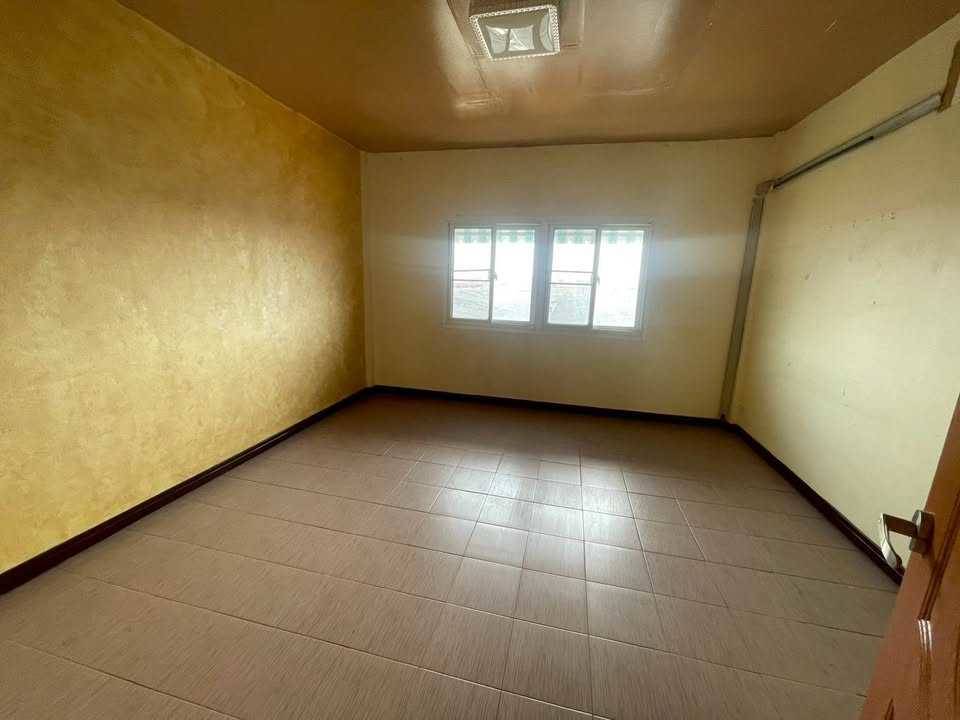 ขายอาคารพาณิชย์ 3.5 ชั้น หมู่บ้าน เสนาวิลล่า  ซอยคู้บอน27 ใกล้แยก48 ทำเลดี ค้าขาย ใกล้รถไฟฟ้าสายสีชมพู สถานีสินแพทย์-คู้บอน จังหวัดกรุงเทพมหานคร